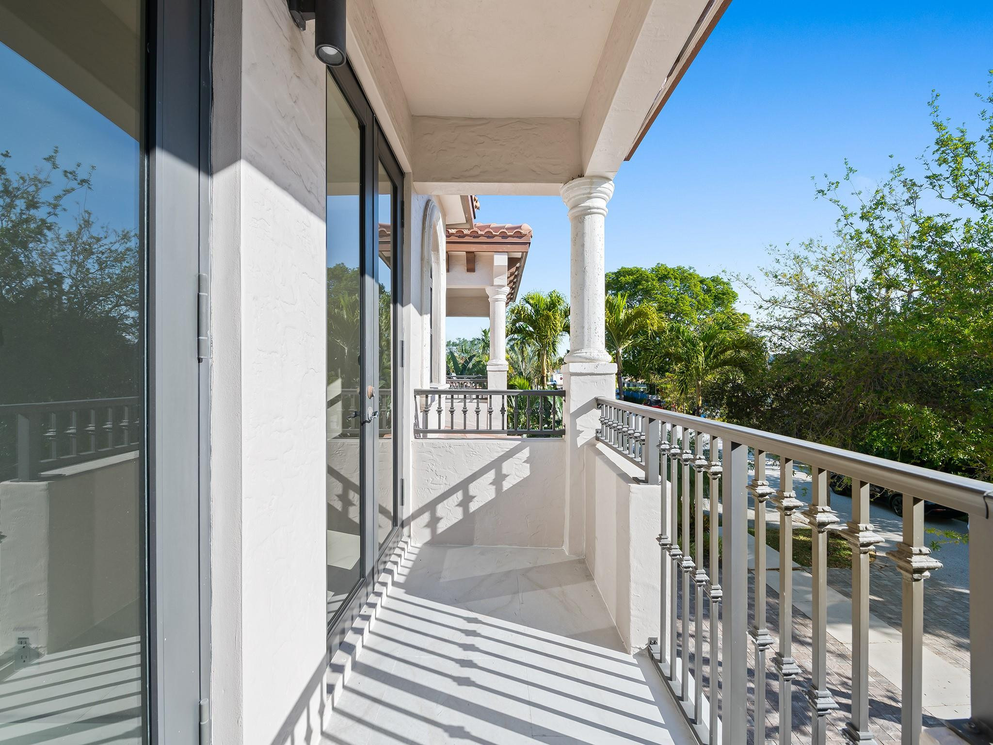 1215 N Victoria Park Road