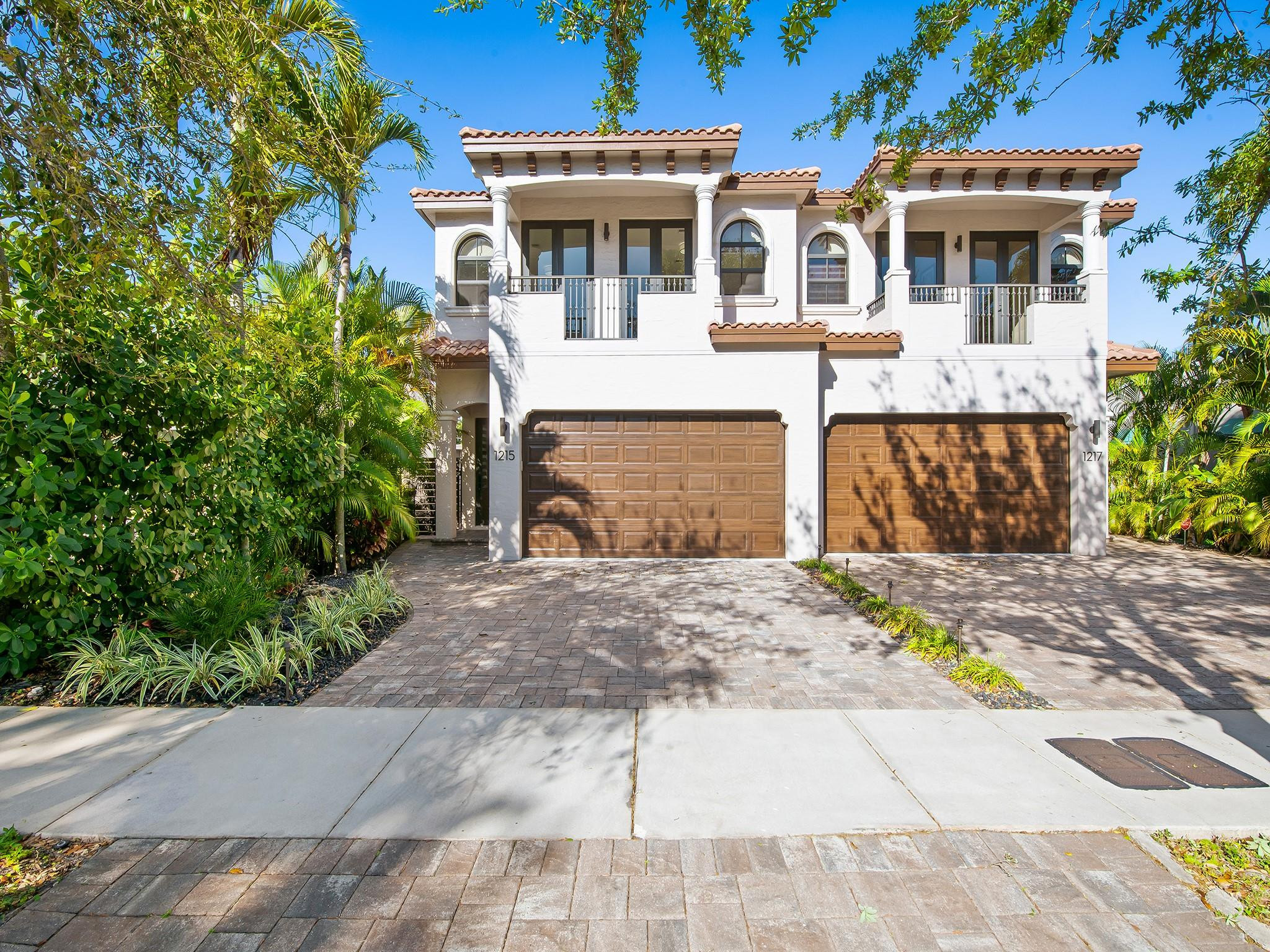 1215 N Victoria Park Road