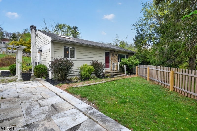 118 Hillside Ter
