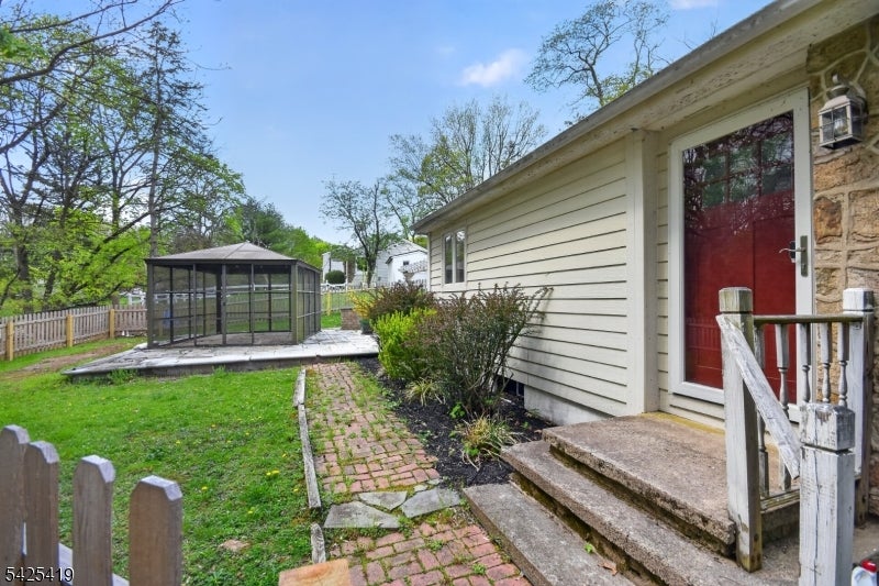 118 Hillside Ter