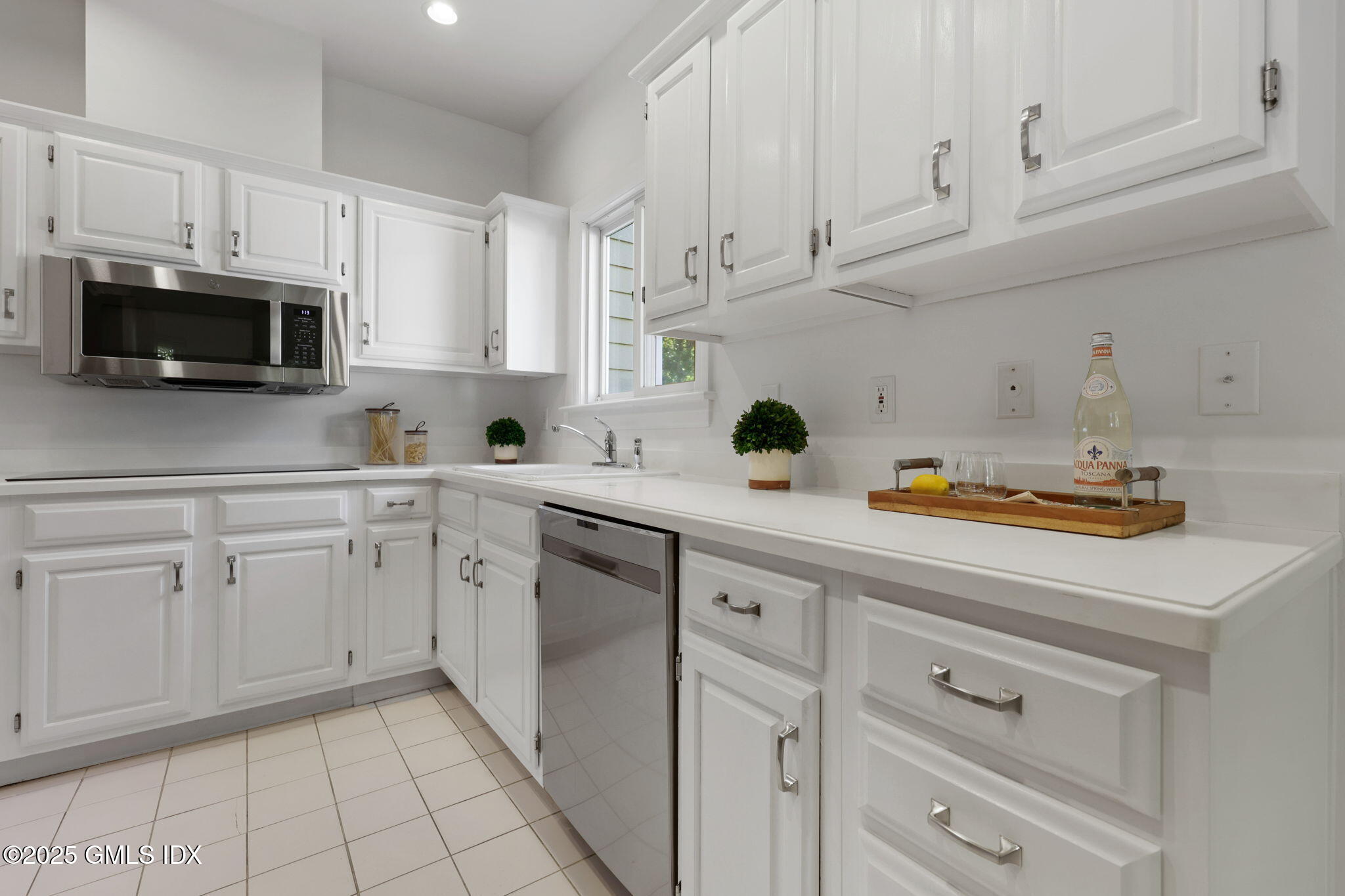 333 Palmer Hill Road, 2D