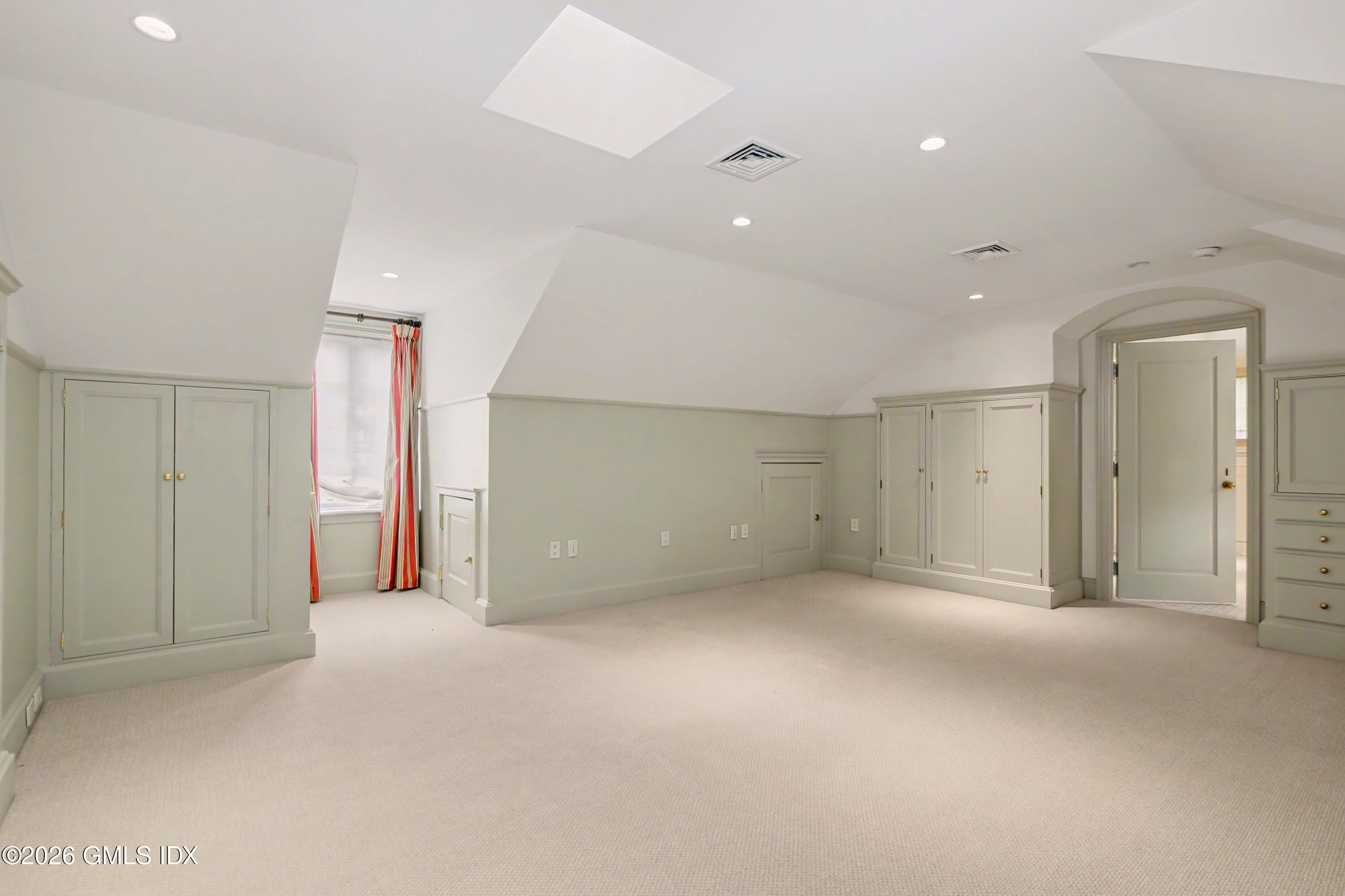 183 E Putnam Avenue Carriage House