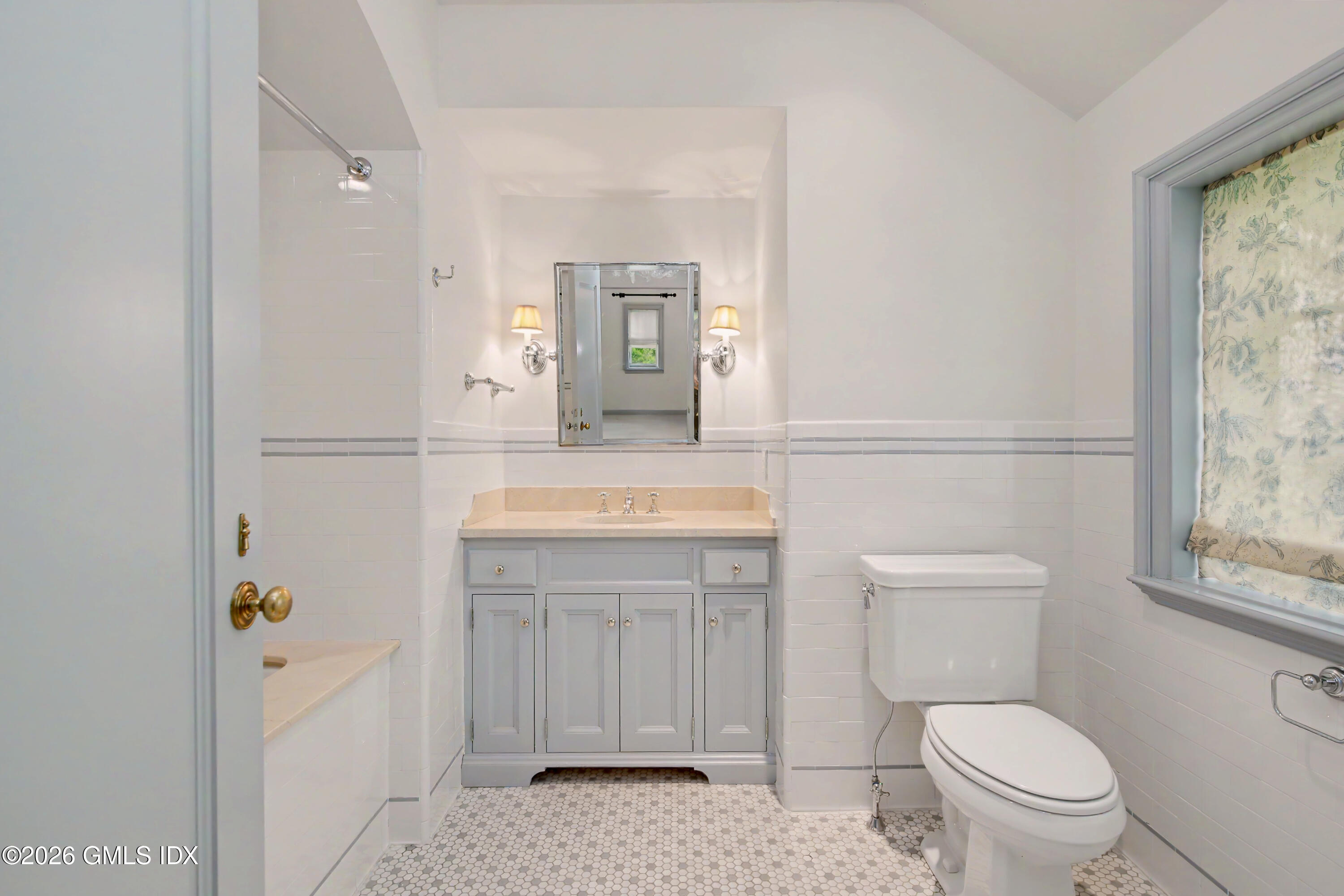 183 E Putnam Avenue Carriage House