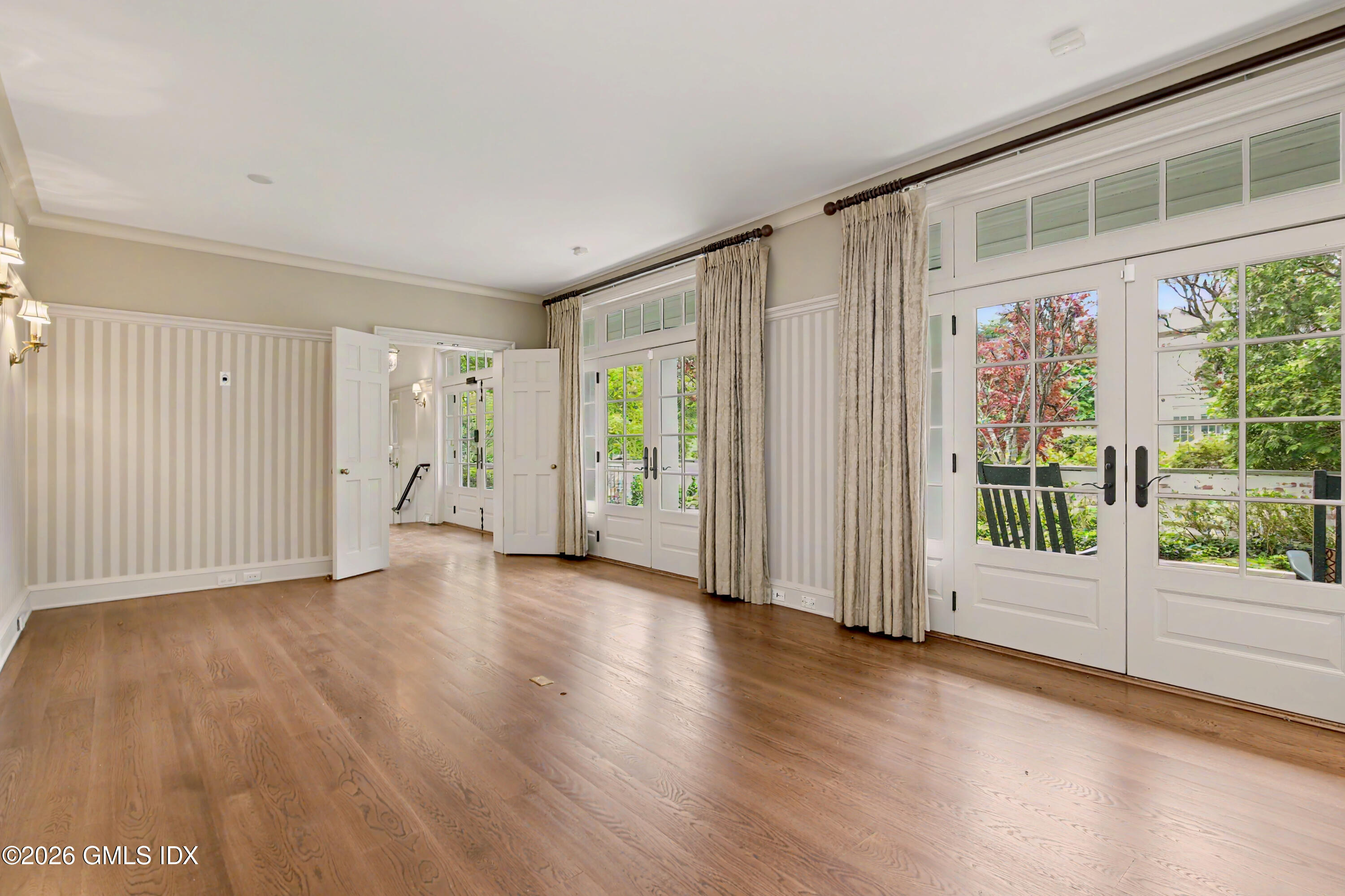 183 E Putnam Avenue Carriage House