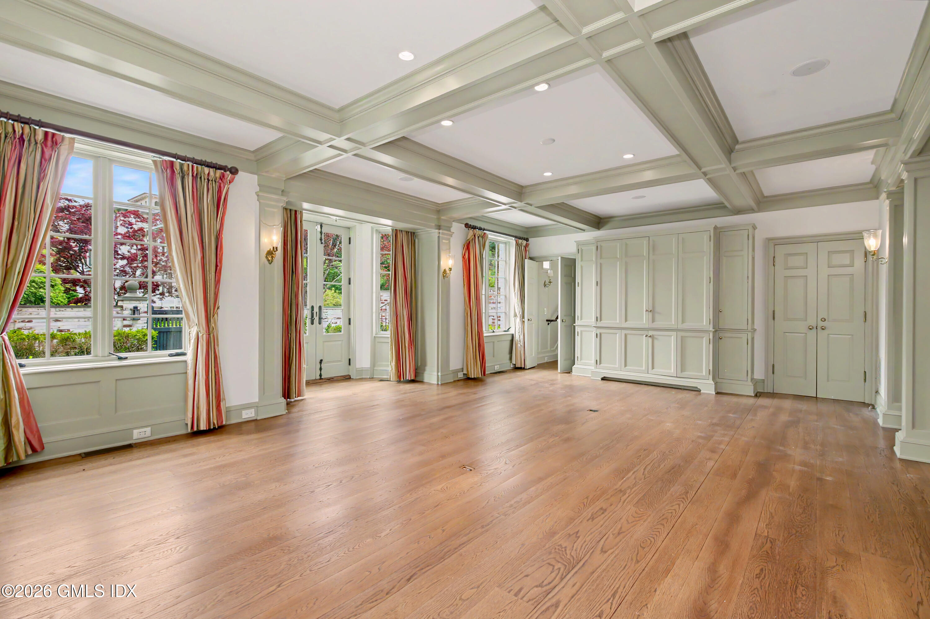 183 E Putnam Avenue Carriage House