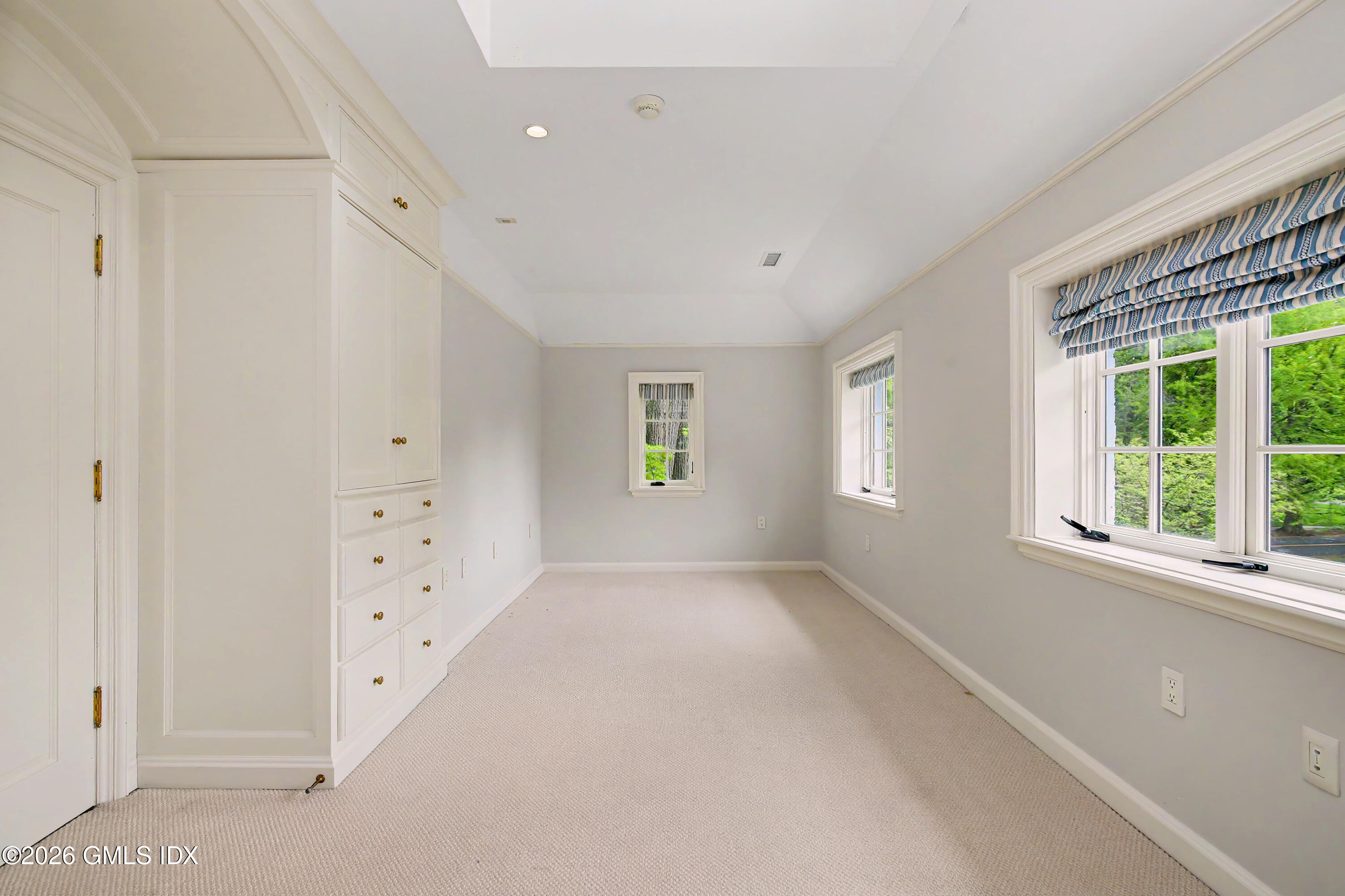 183 E Putnam Avenue Carriage House