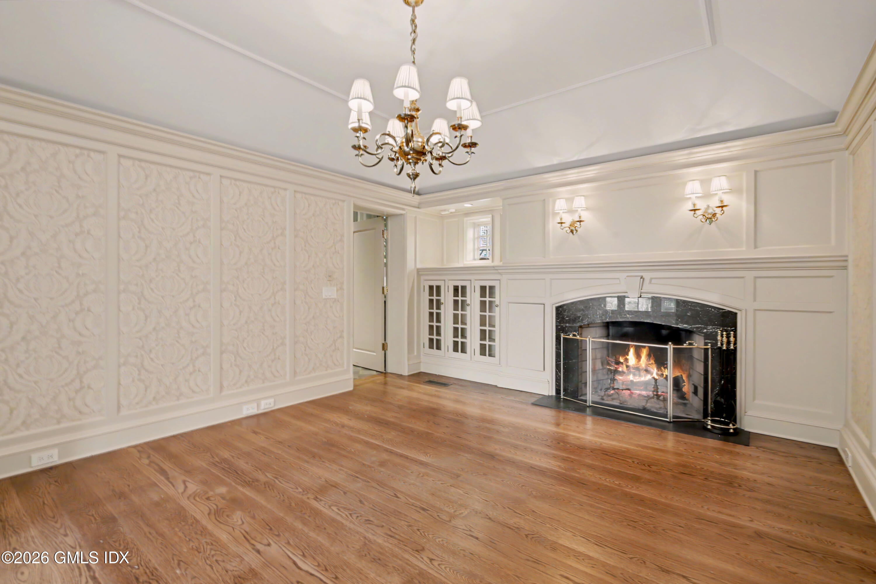 183 E Putnam Avenue Carriage House