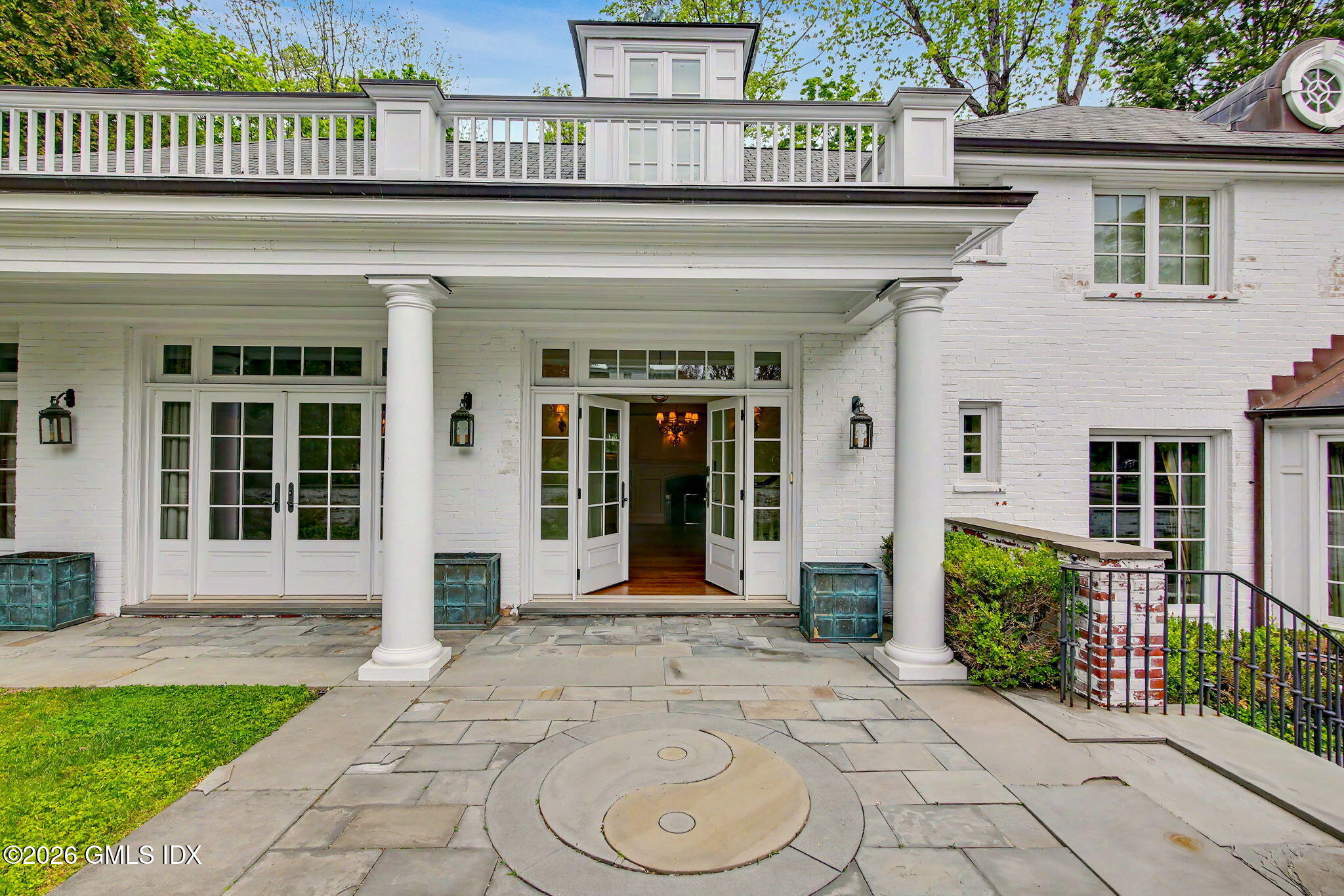183 E Putnam Avenue Carriage House