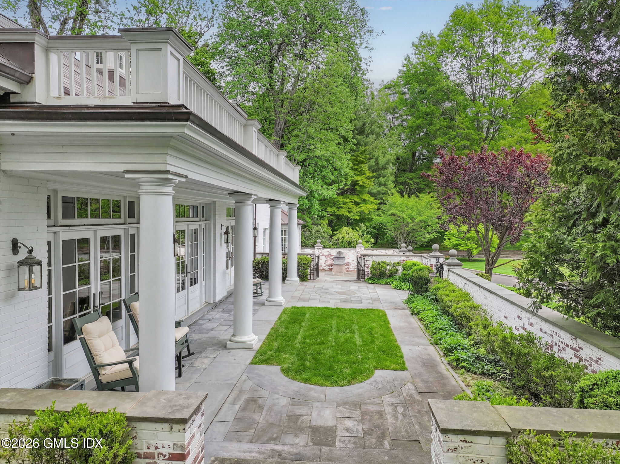 183 E Putnam Avenue Carriage House