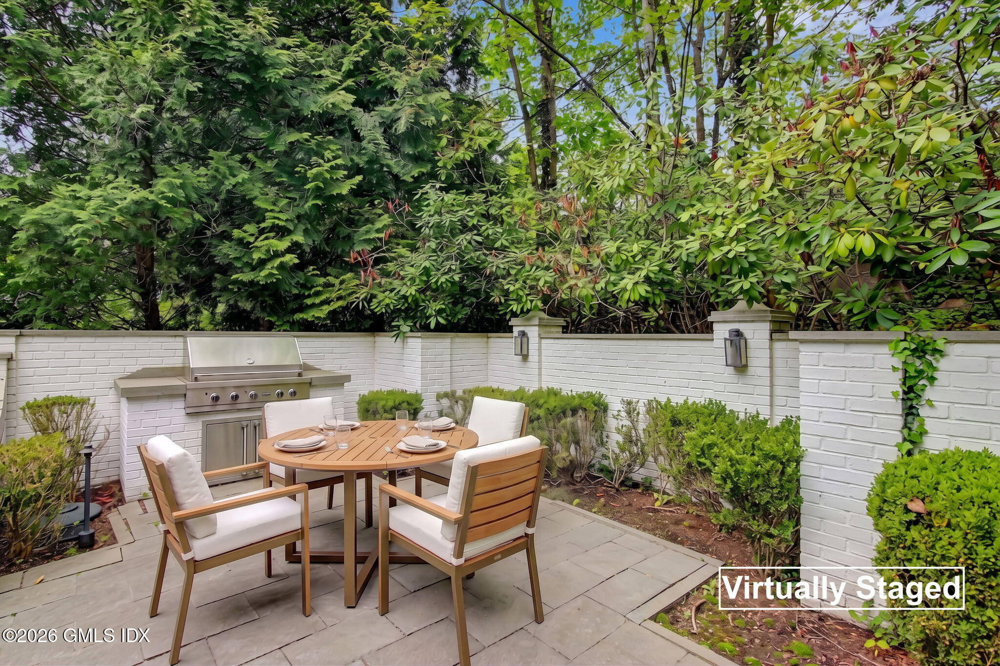183 E Putnam Avenue Carriage House