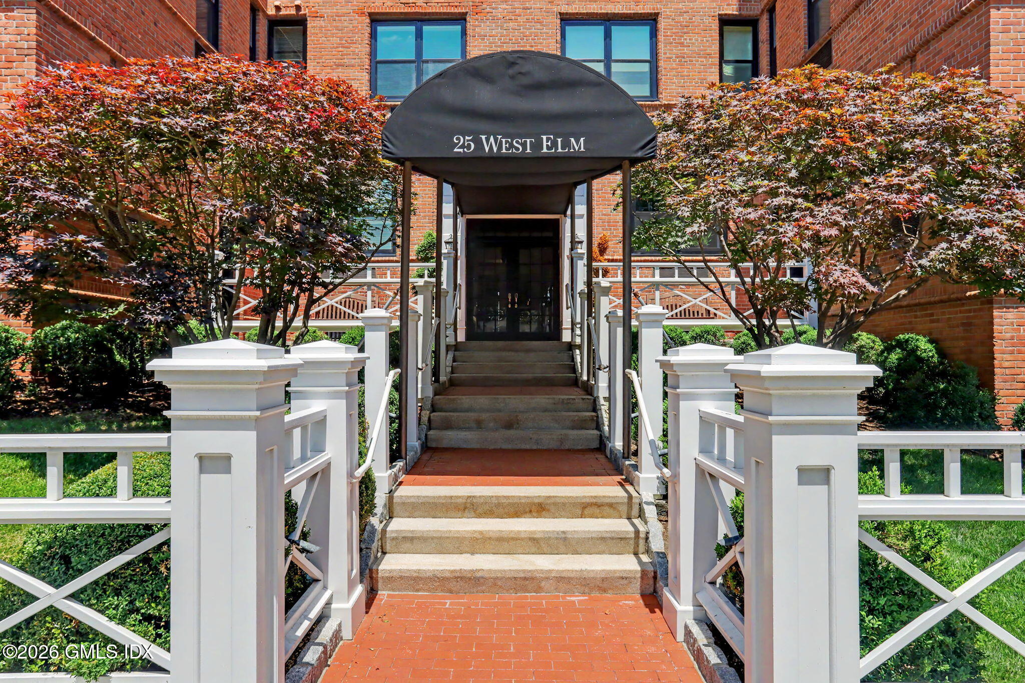 25 W Elm Street 60