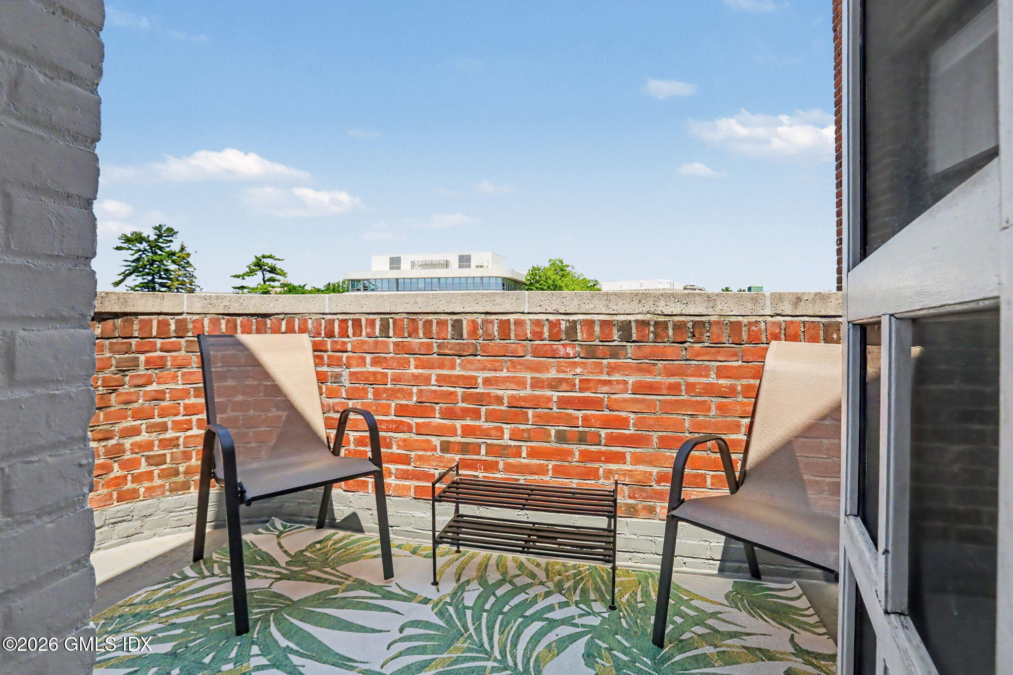 25 W Elm Street 60