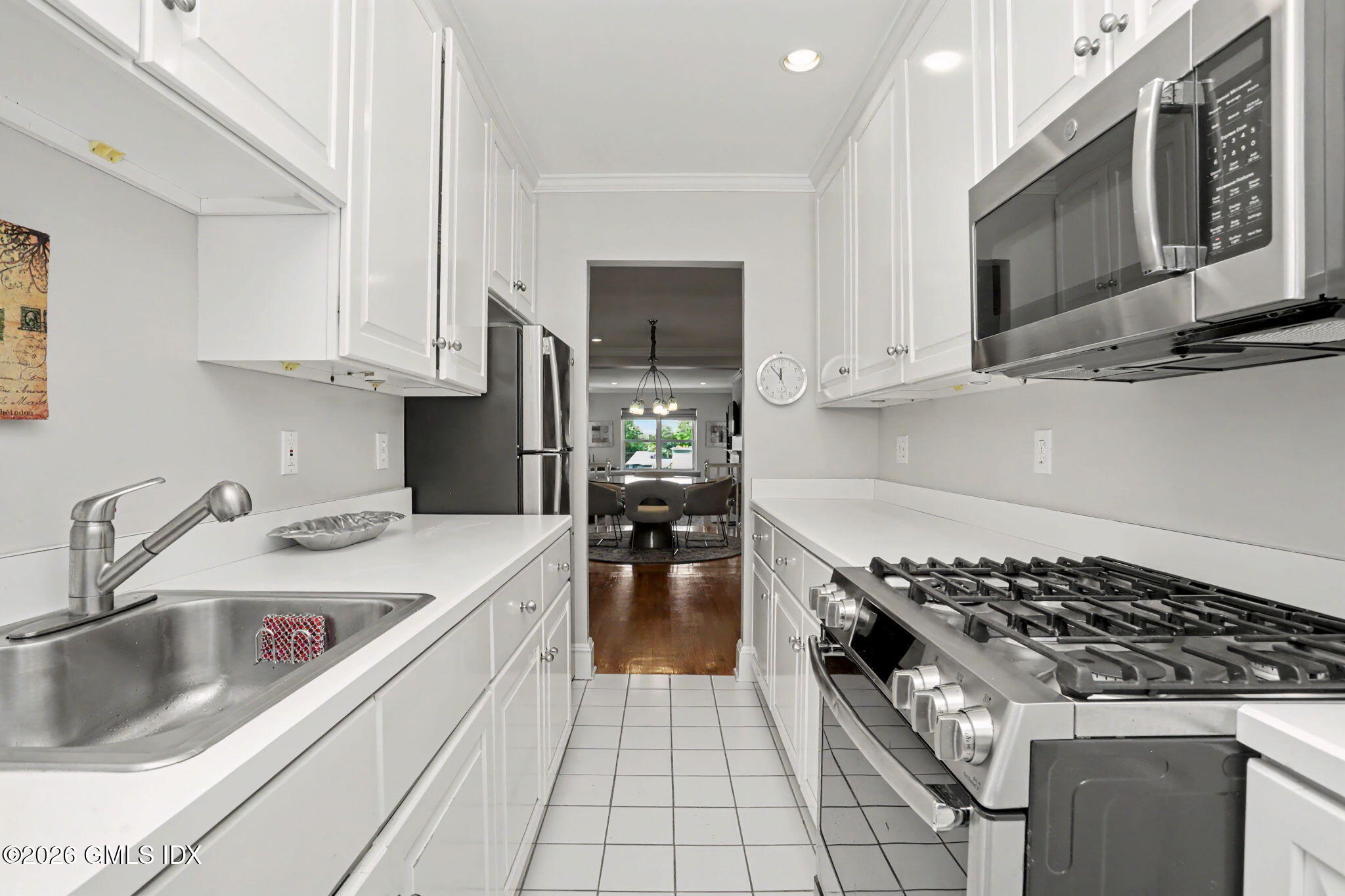 25 W Elm Street 60