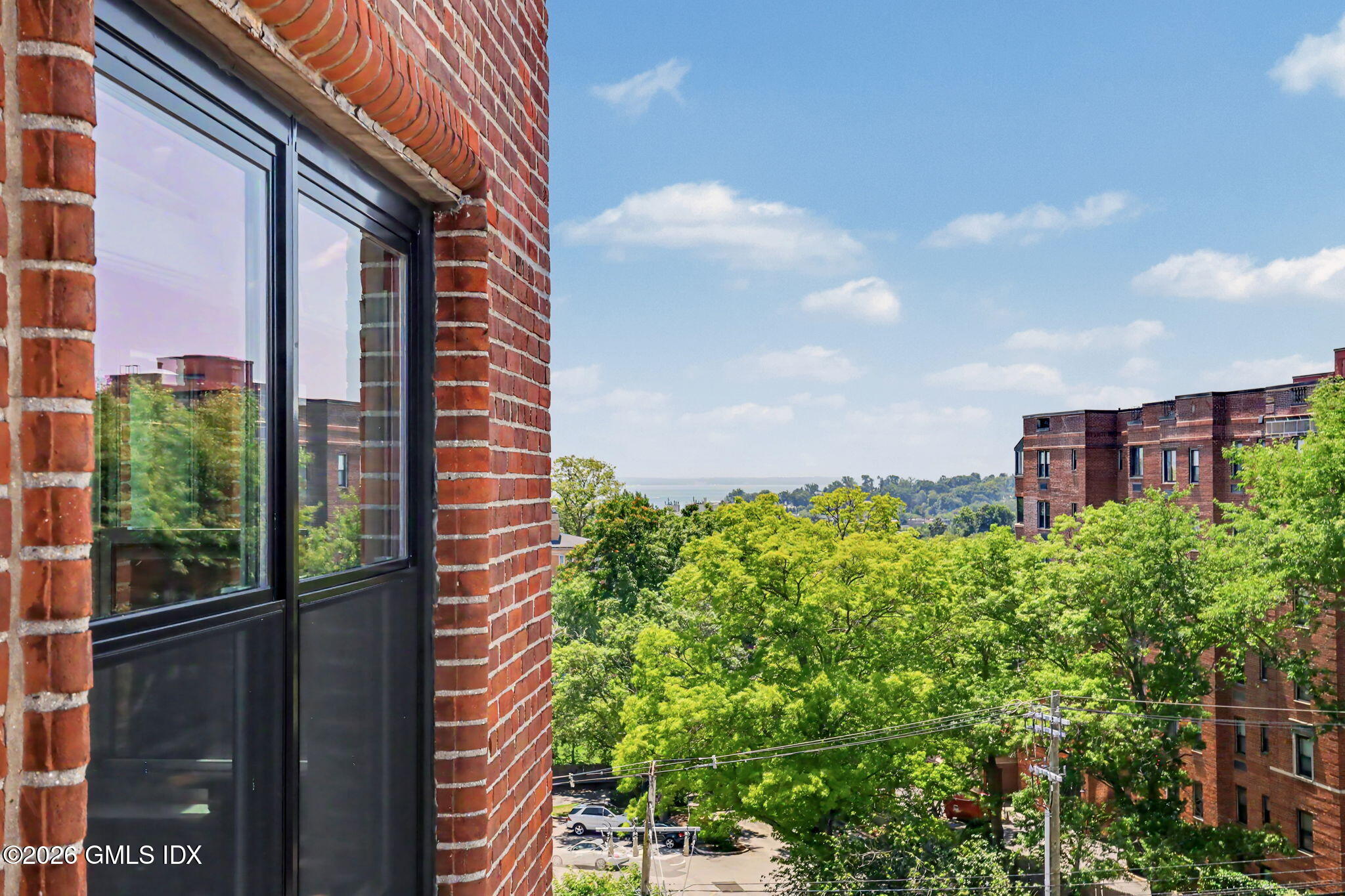 25 W Elm Street 60