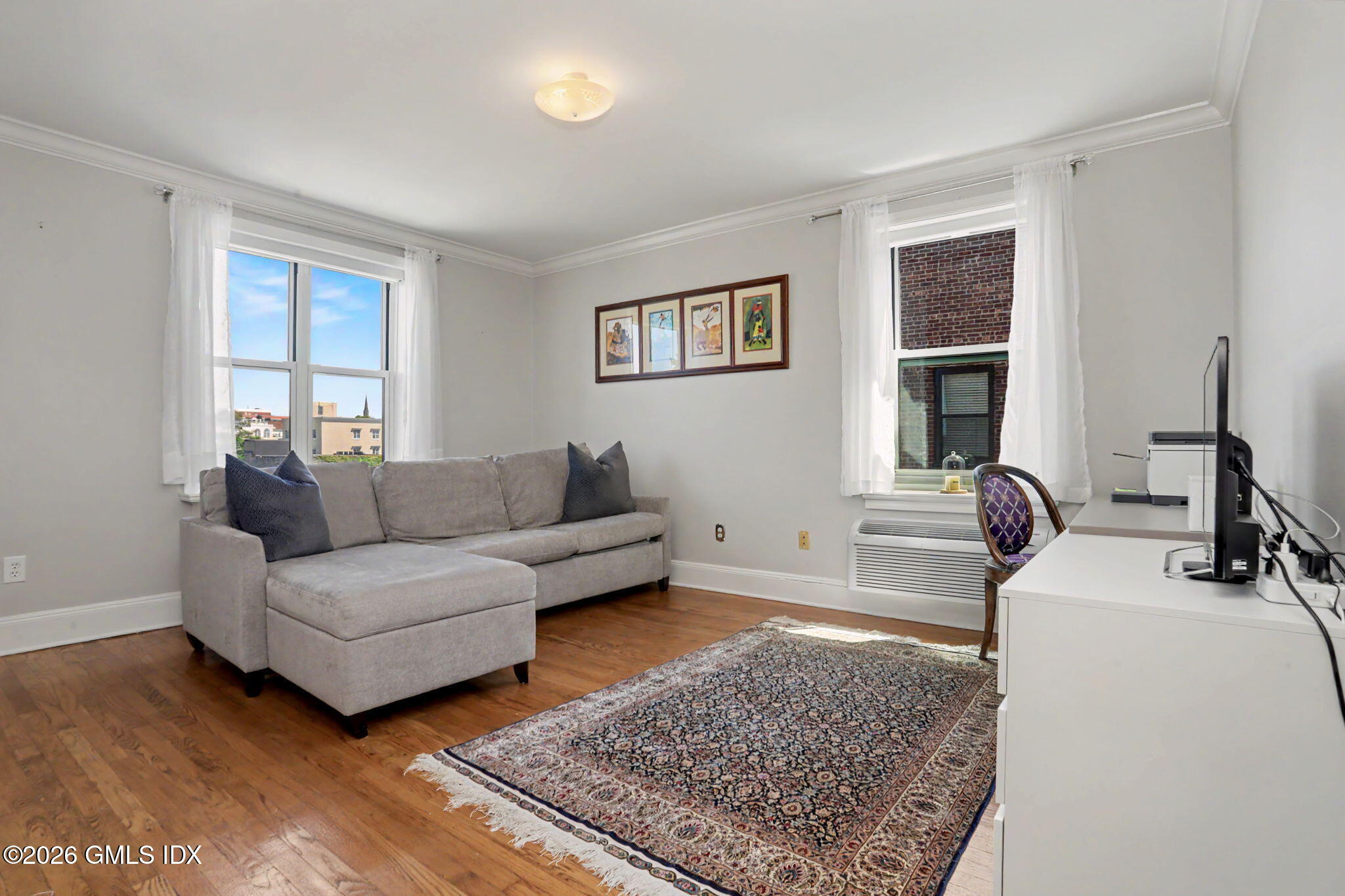 25 W Elm Street 60