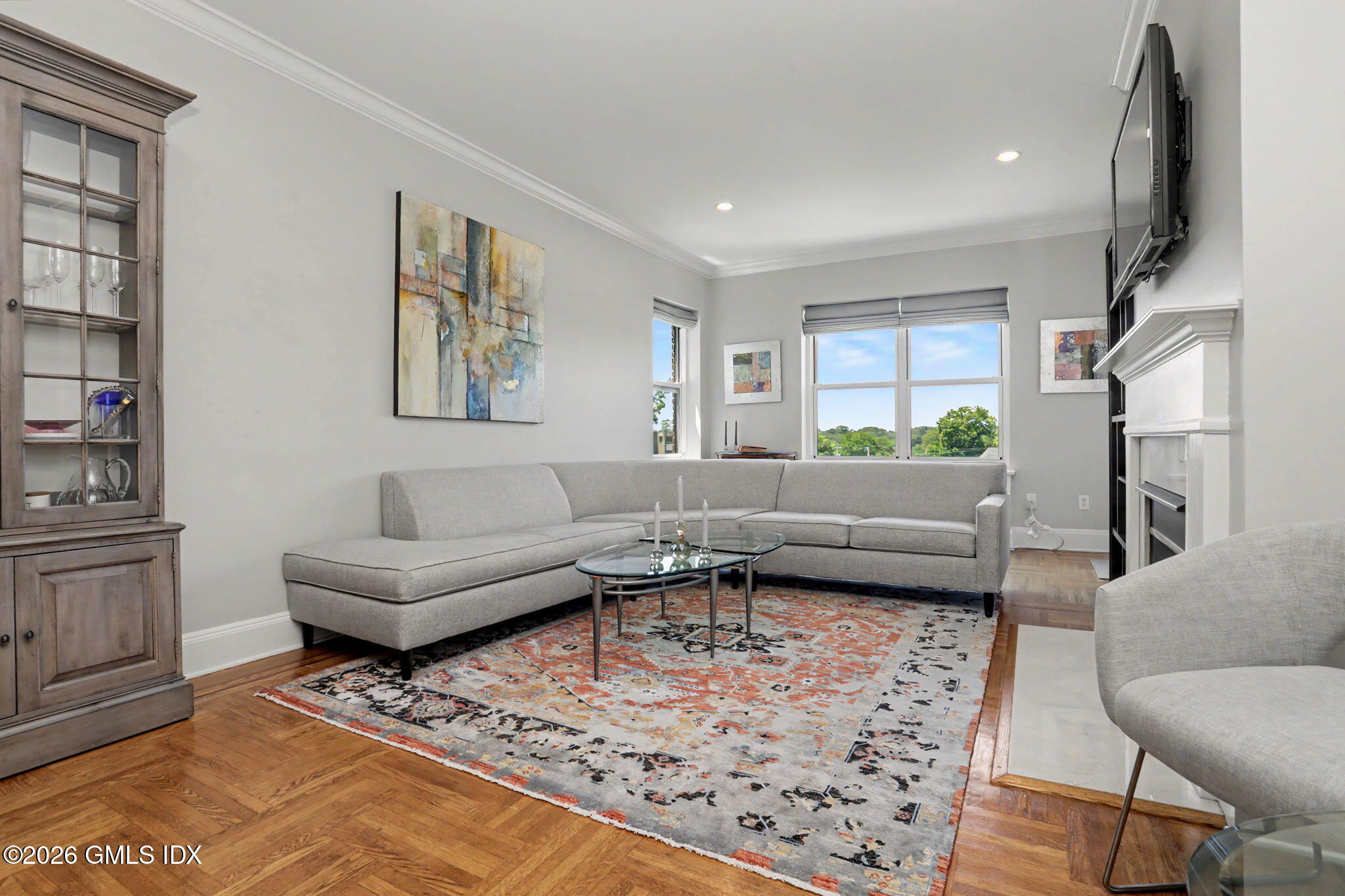 25 W Elm Street 60