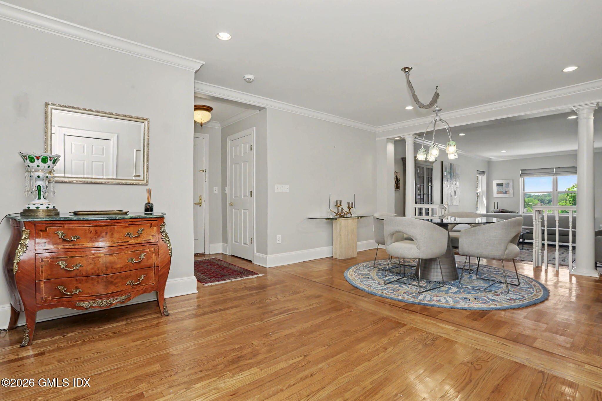 25 W Elm Street 60