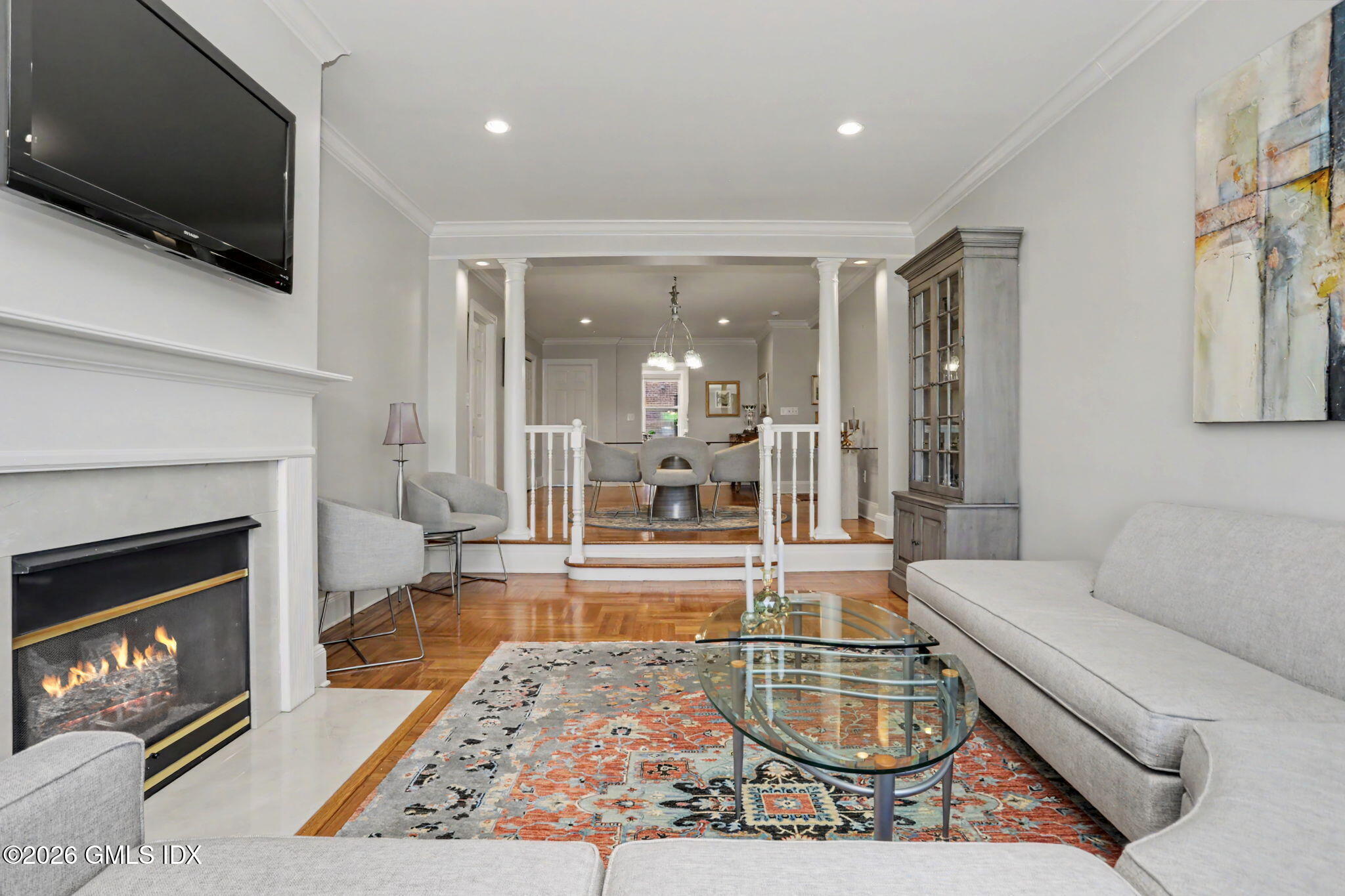 25 W Elm Street 60