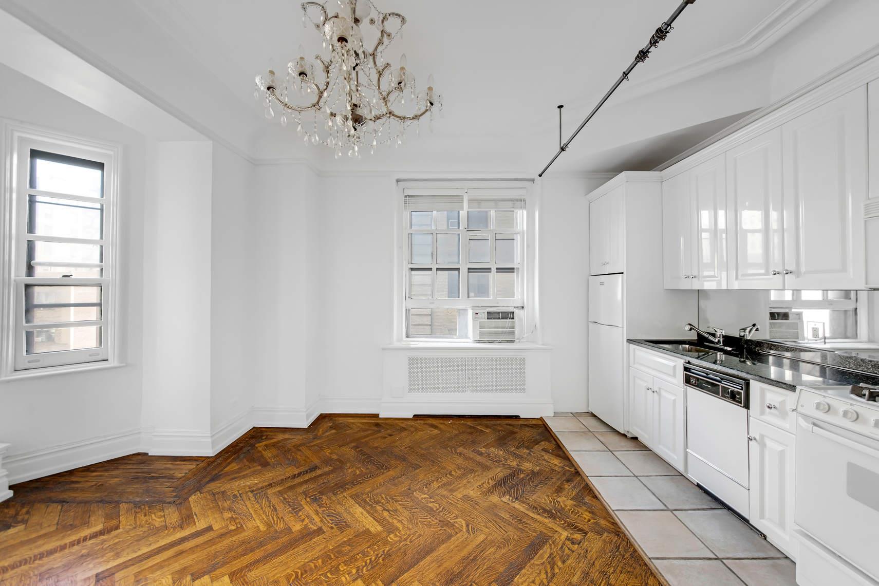 2109 BROADWAY 810