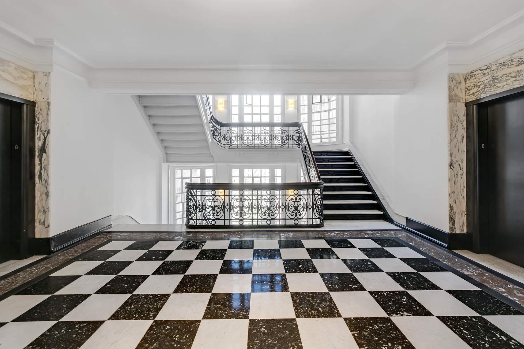 2109 BROADWAY 810