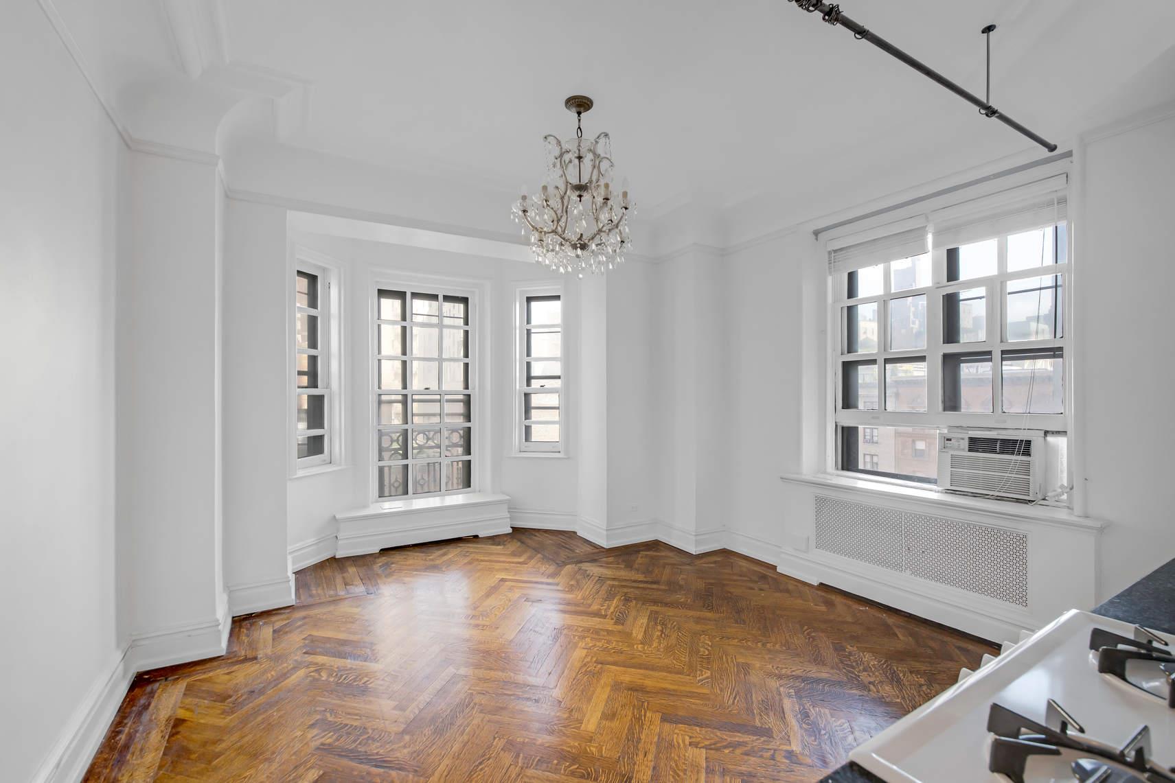 2109 BROADWAY 810