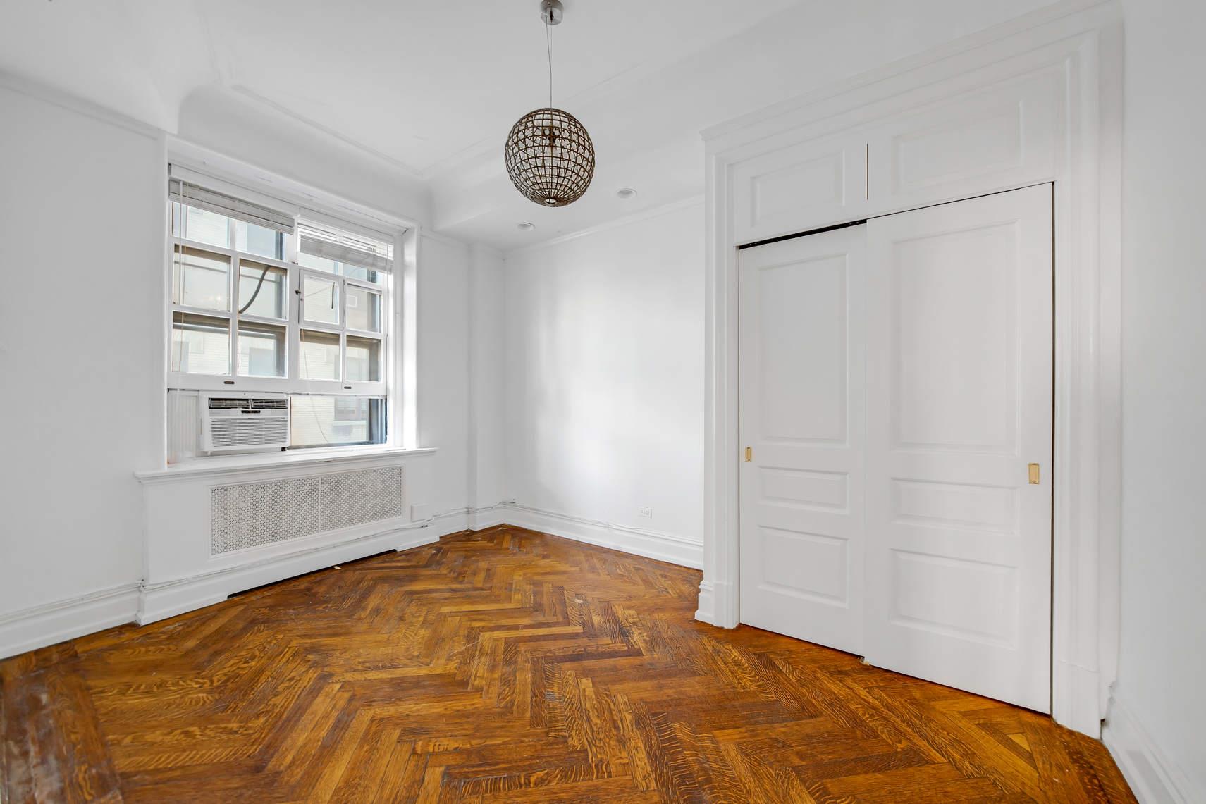 2109 BROADWAY 810