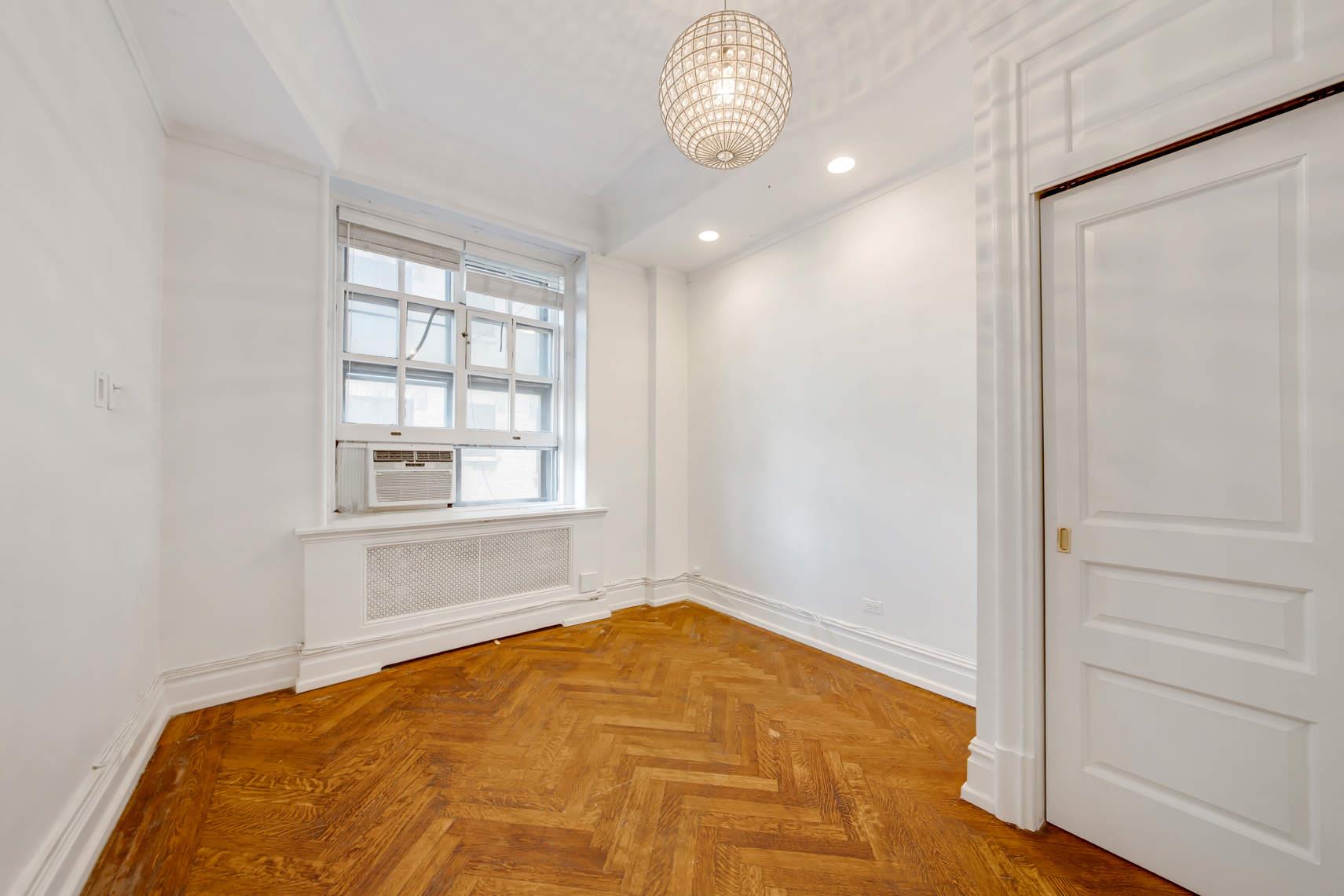 2109 BROADWAY 810