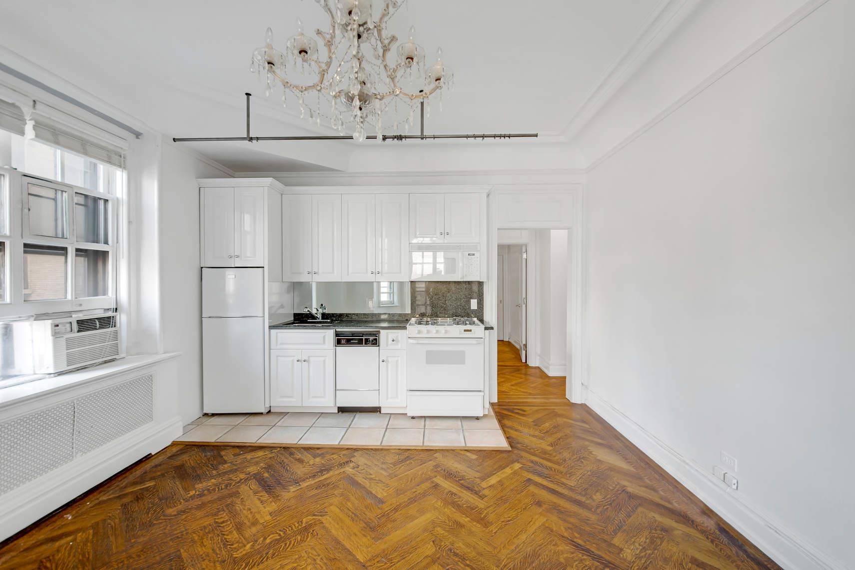 2109 BROADWAY 810