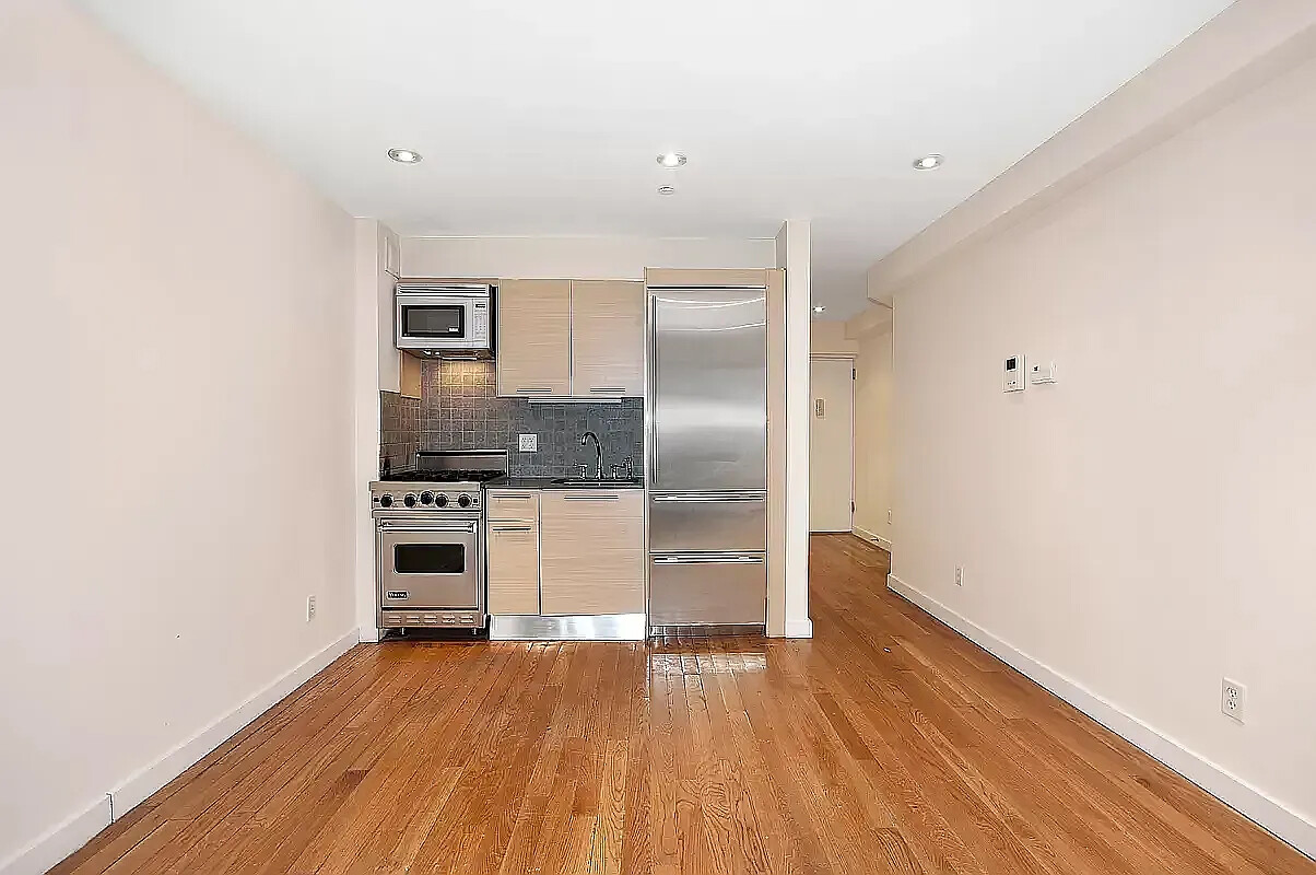 215 E 81ST Street 3D