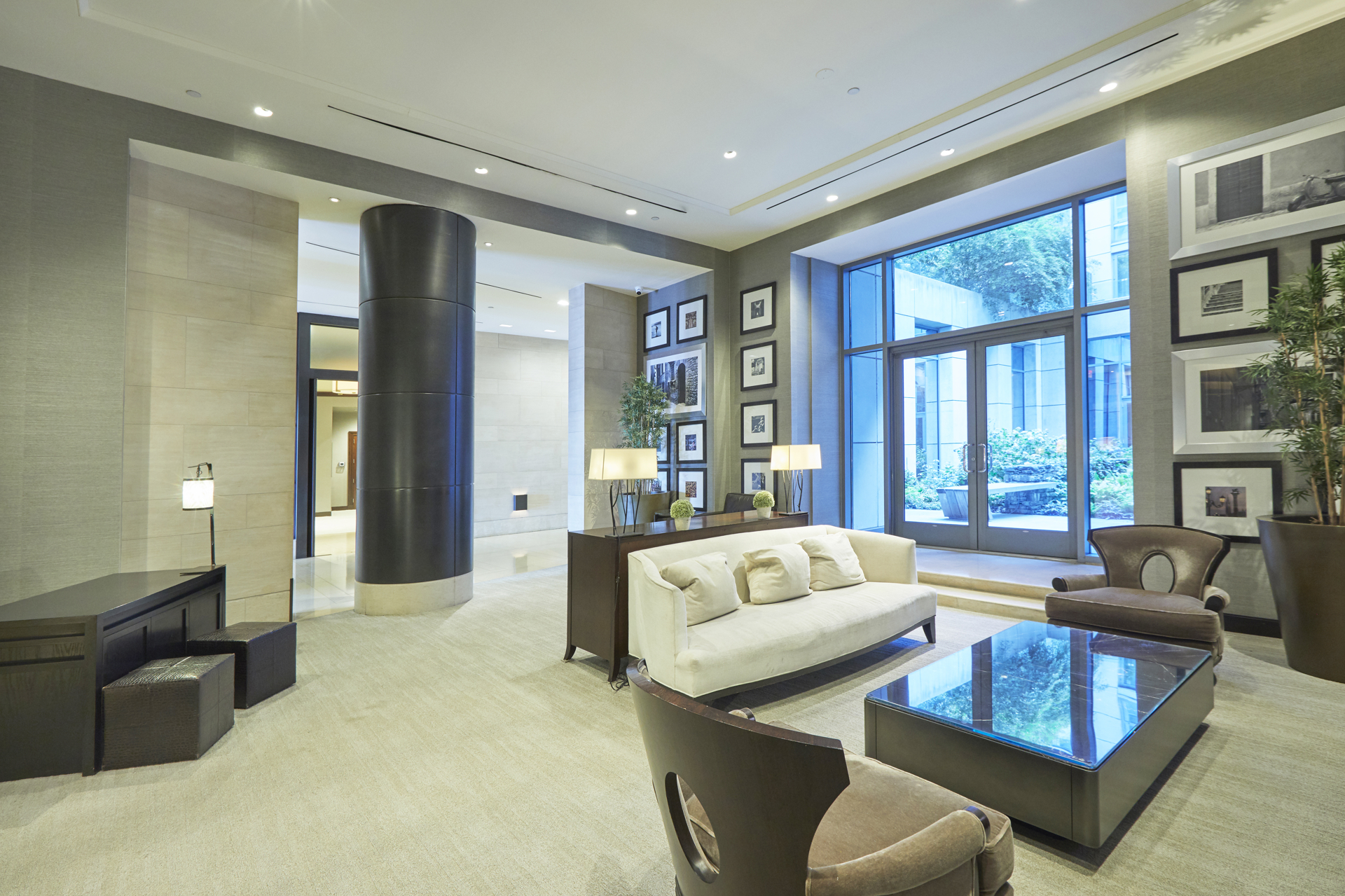 80 RIVERSIDE Boulevard 19B