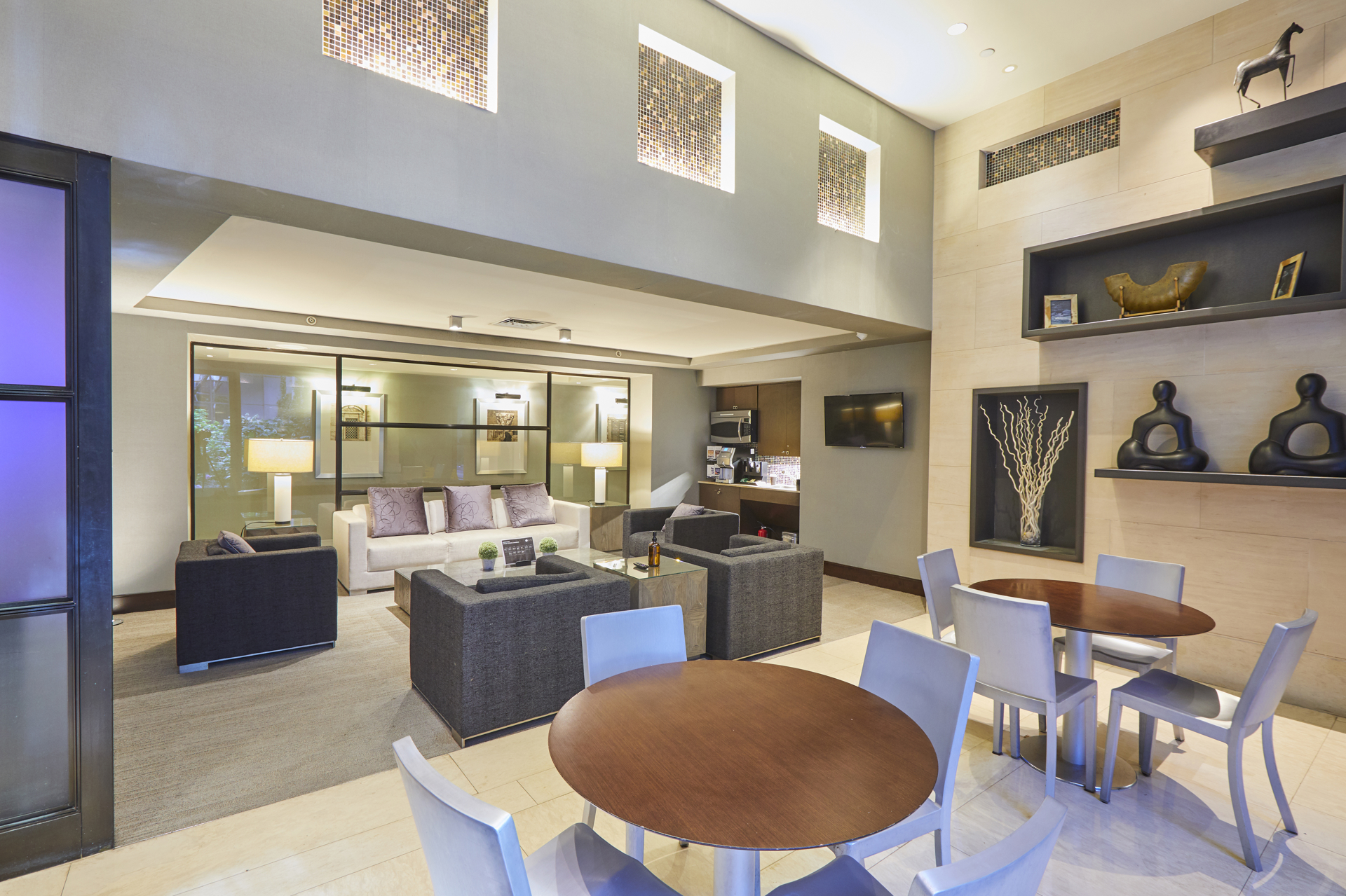 80 RIVERSIDE Boulevard 19B