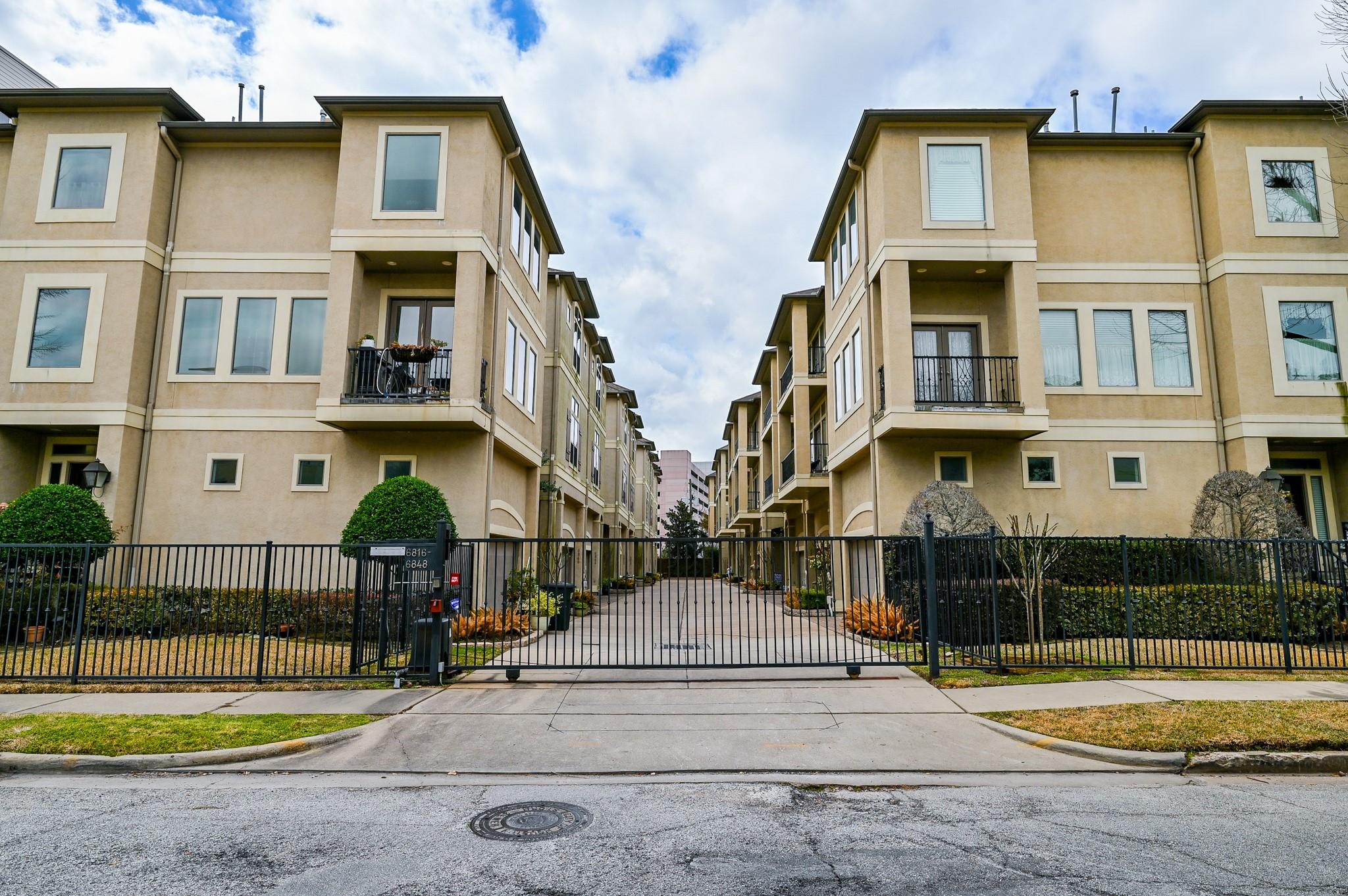 6818 Staffordshire Boulevard