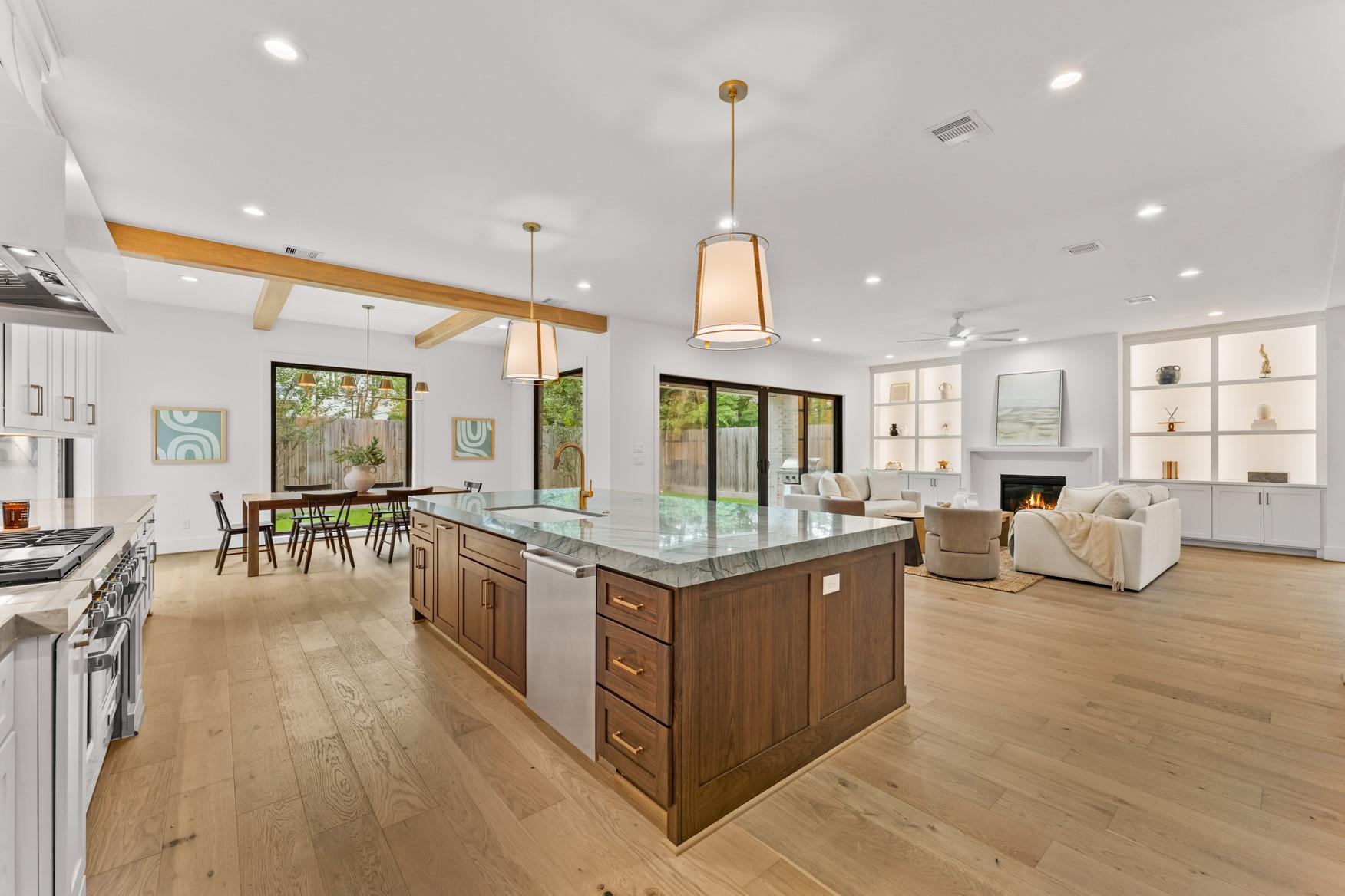 2628 Sunset Boulevard