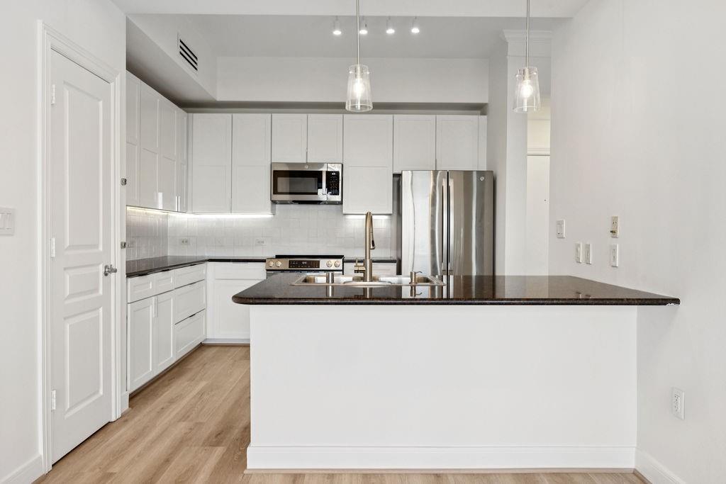 3333 Allen Parkway # 1907