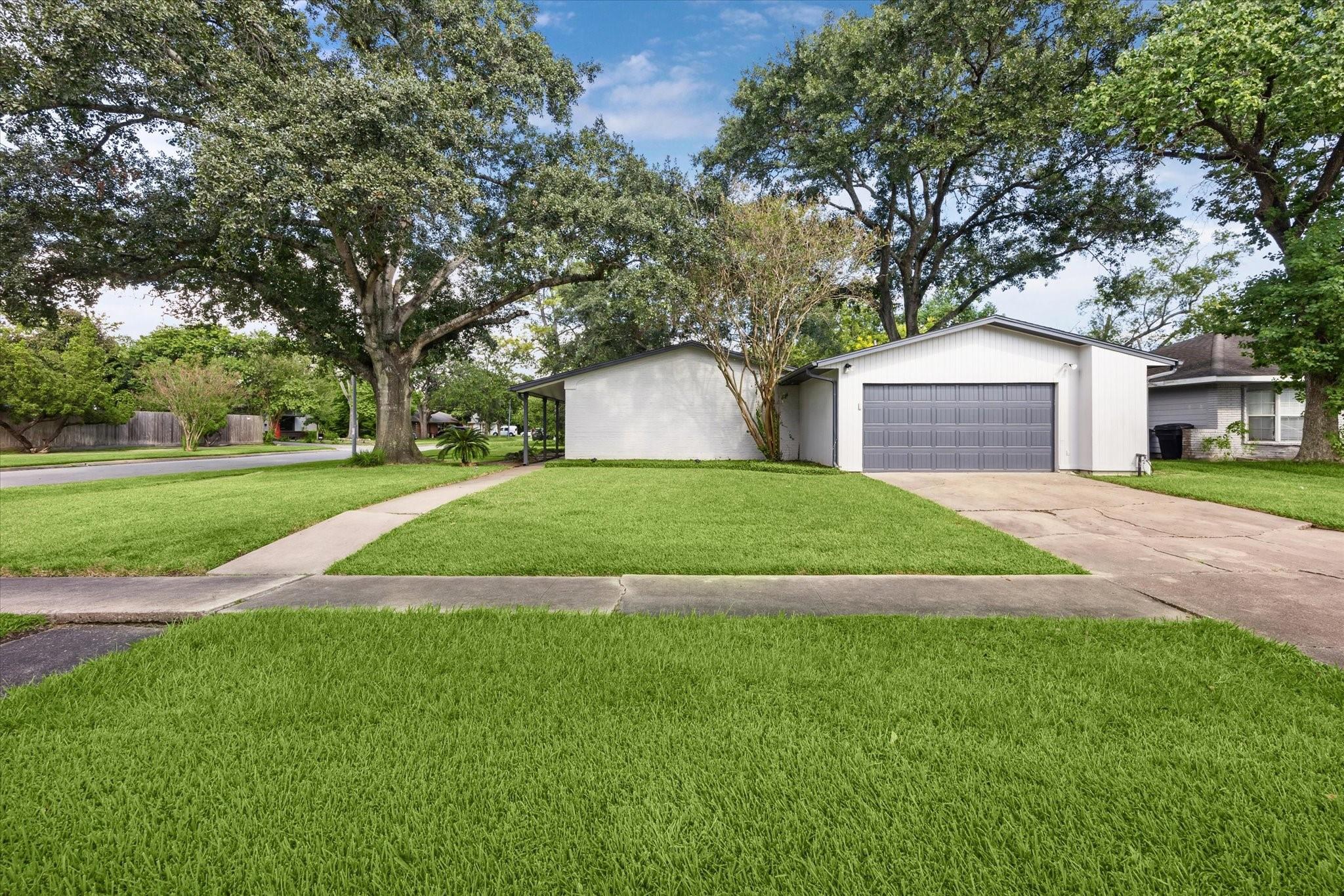 8621 Bob White Drive