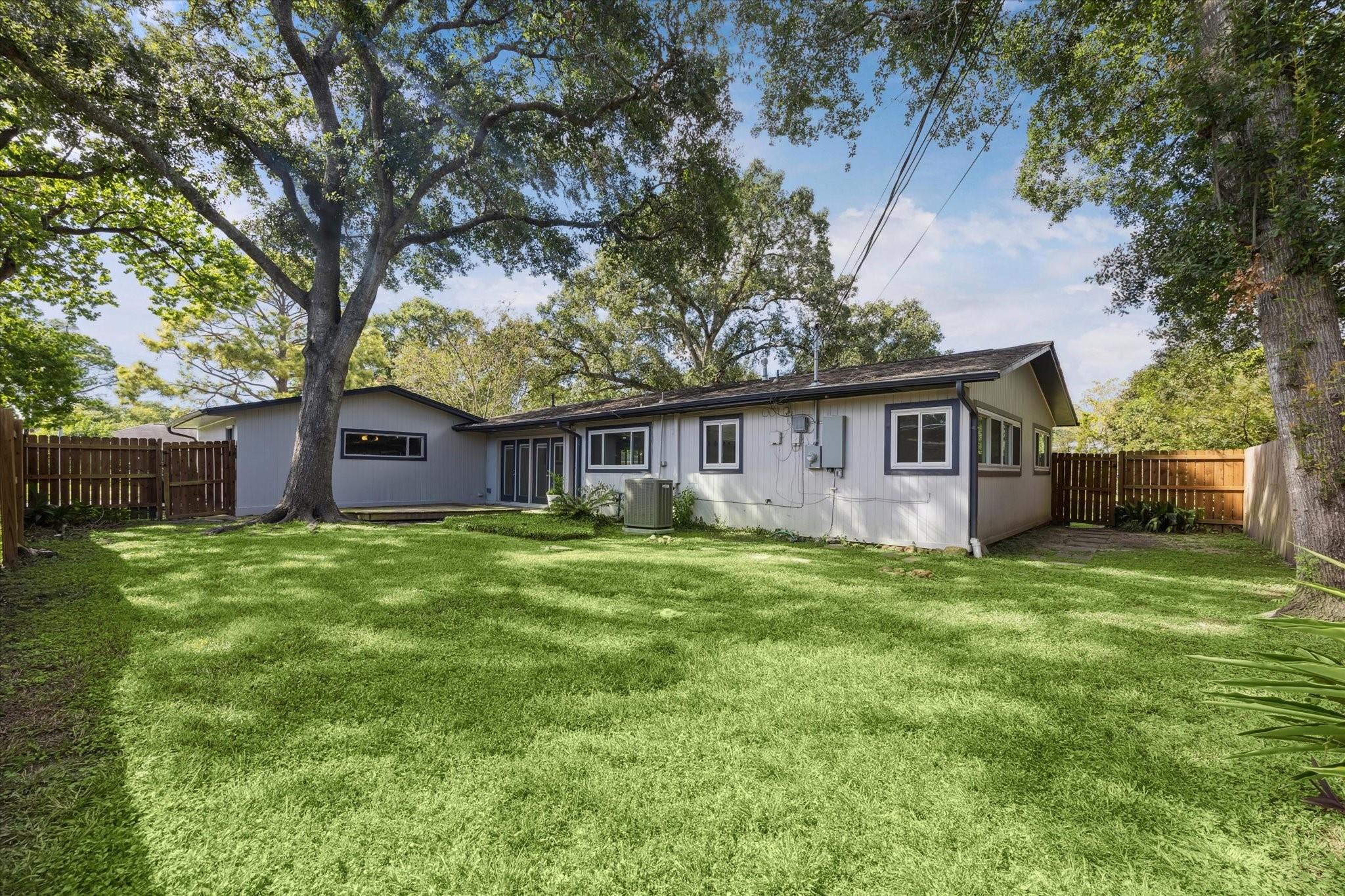 8621 Bob White Drive