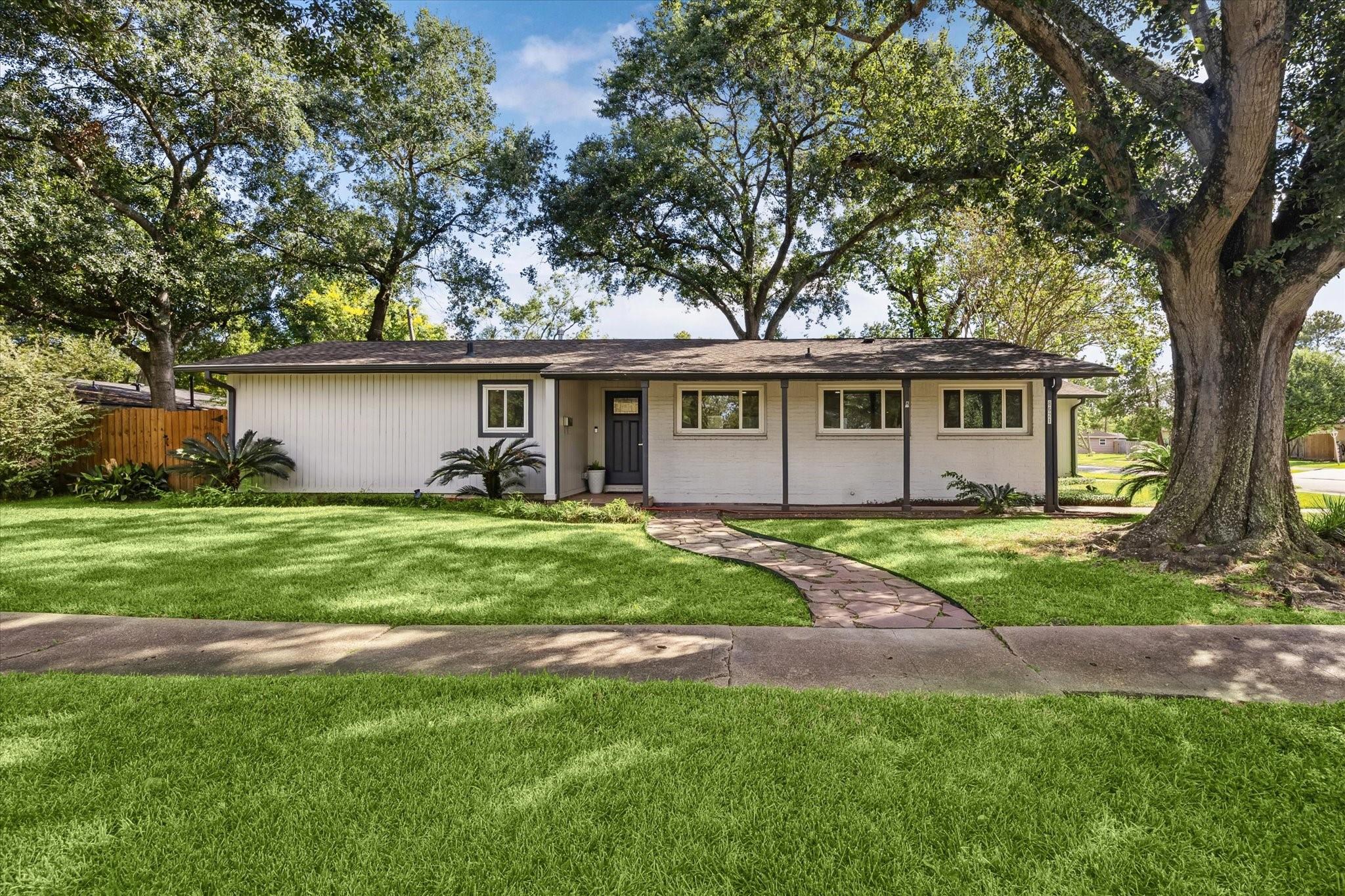 8621 Bob White Drive