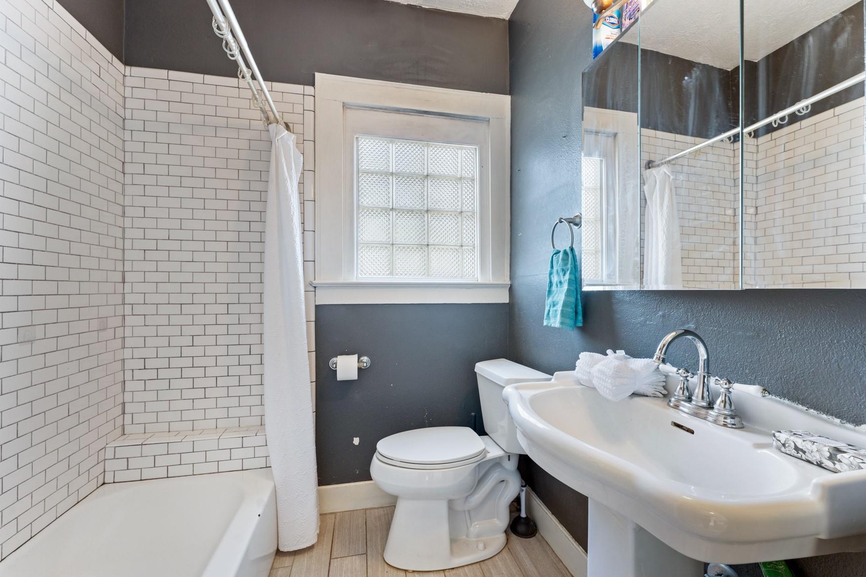 2502 Rosewood Street