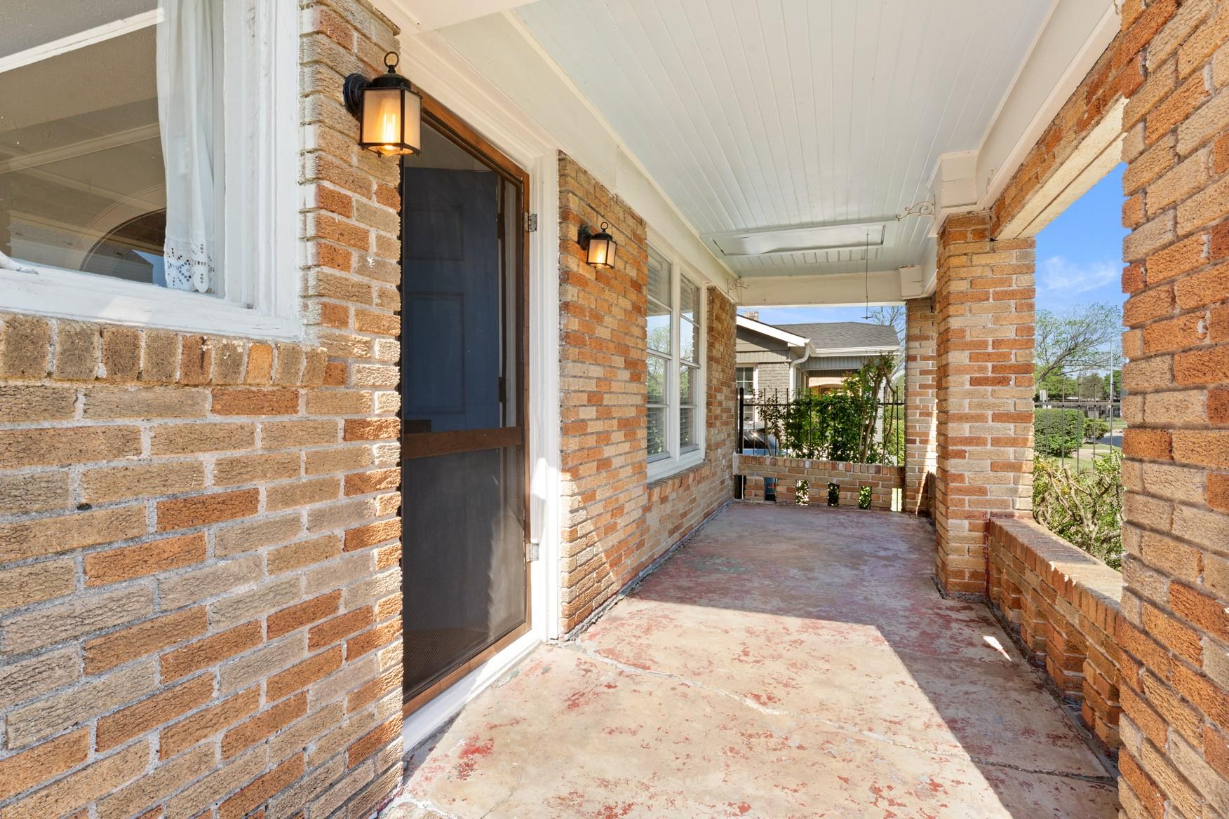 2502 Rosewood Street