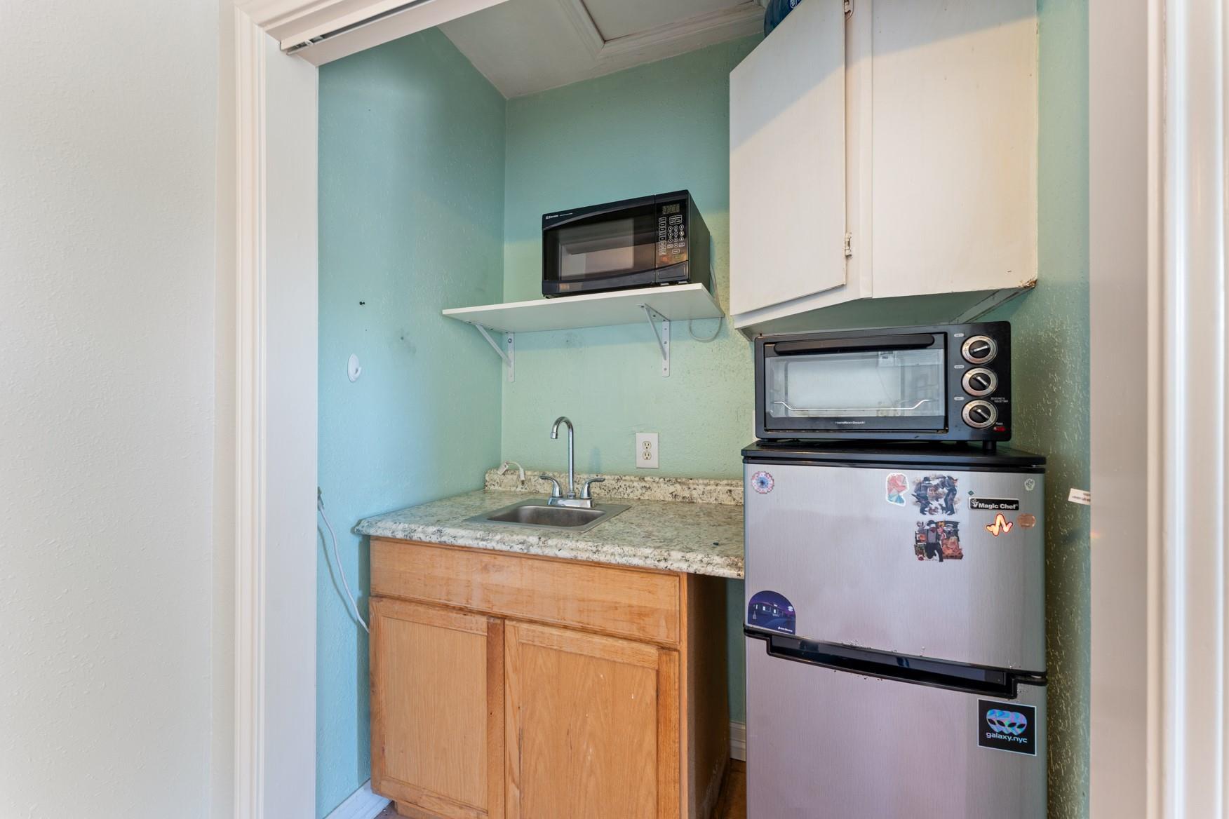 2502 Rosewood Street