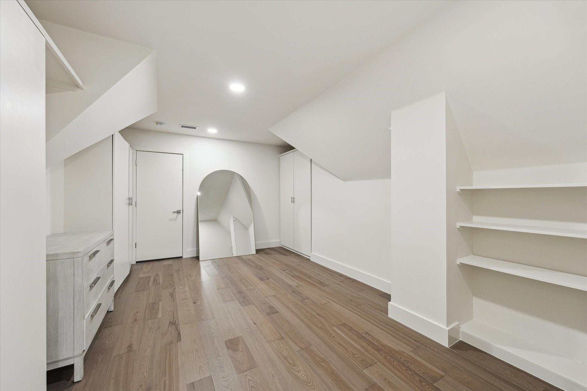 6348 Vanderbilt Street