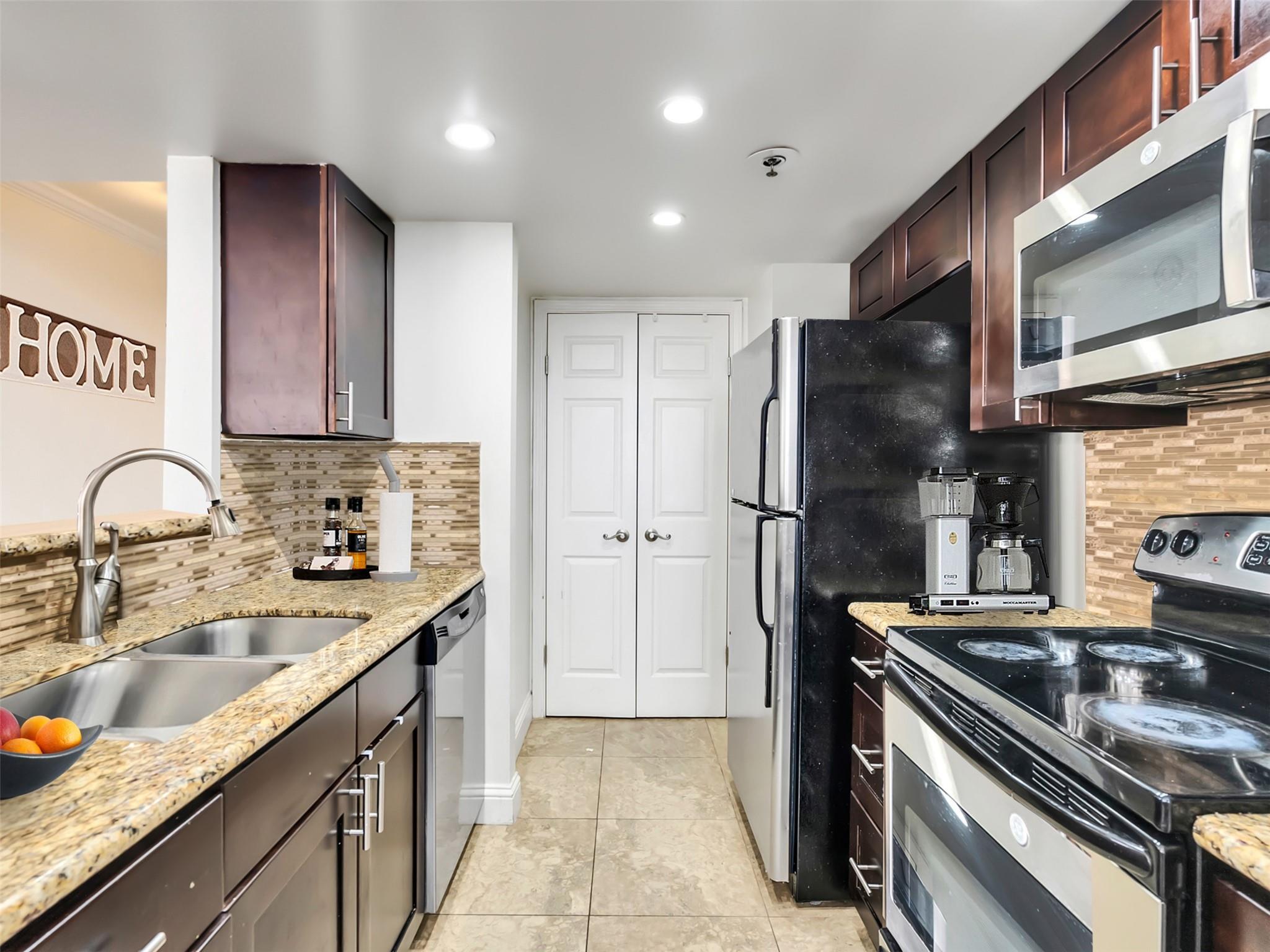 3525 Sage Road # 1210