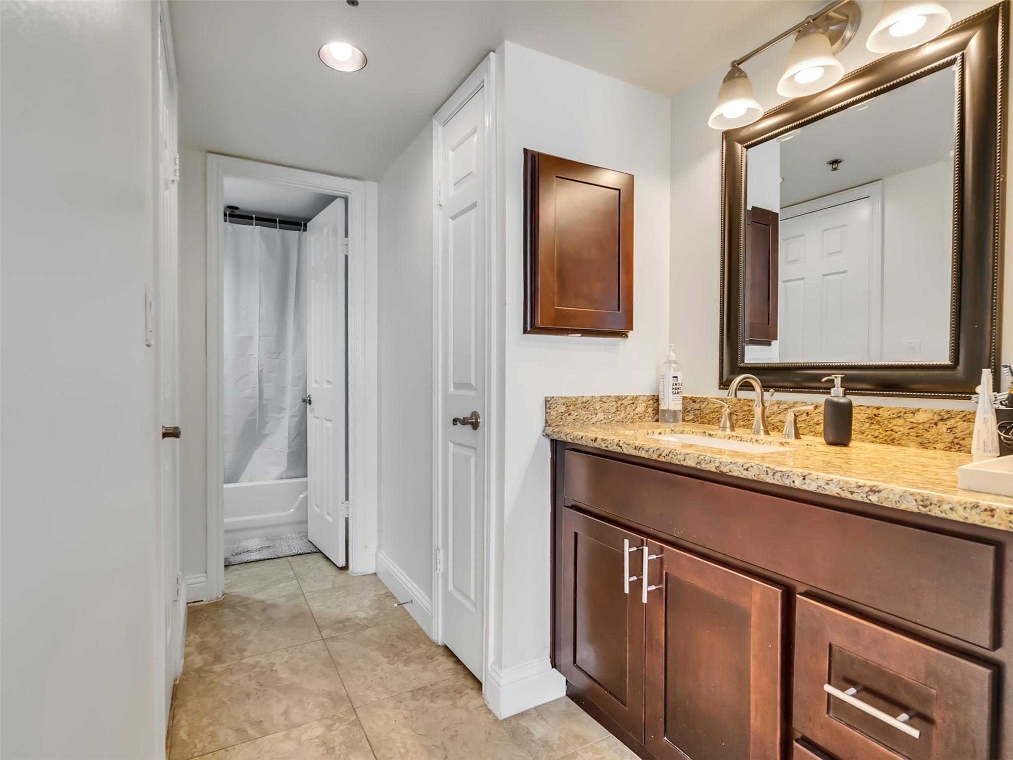 3525 Sage Road # 1210