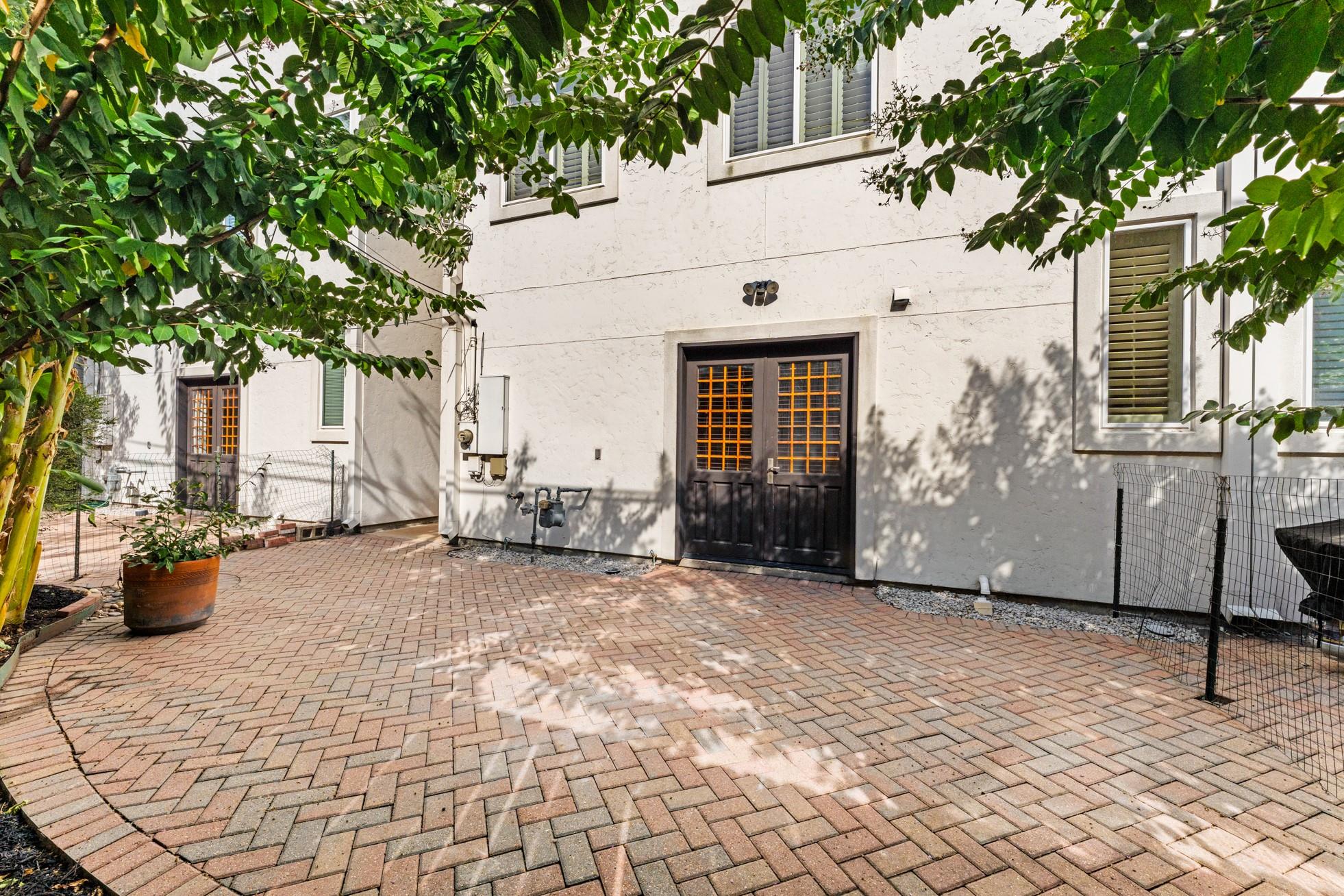 6018 Kirby Drive