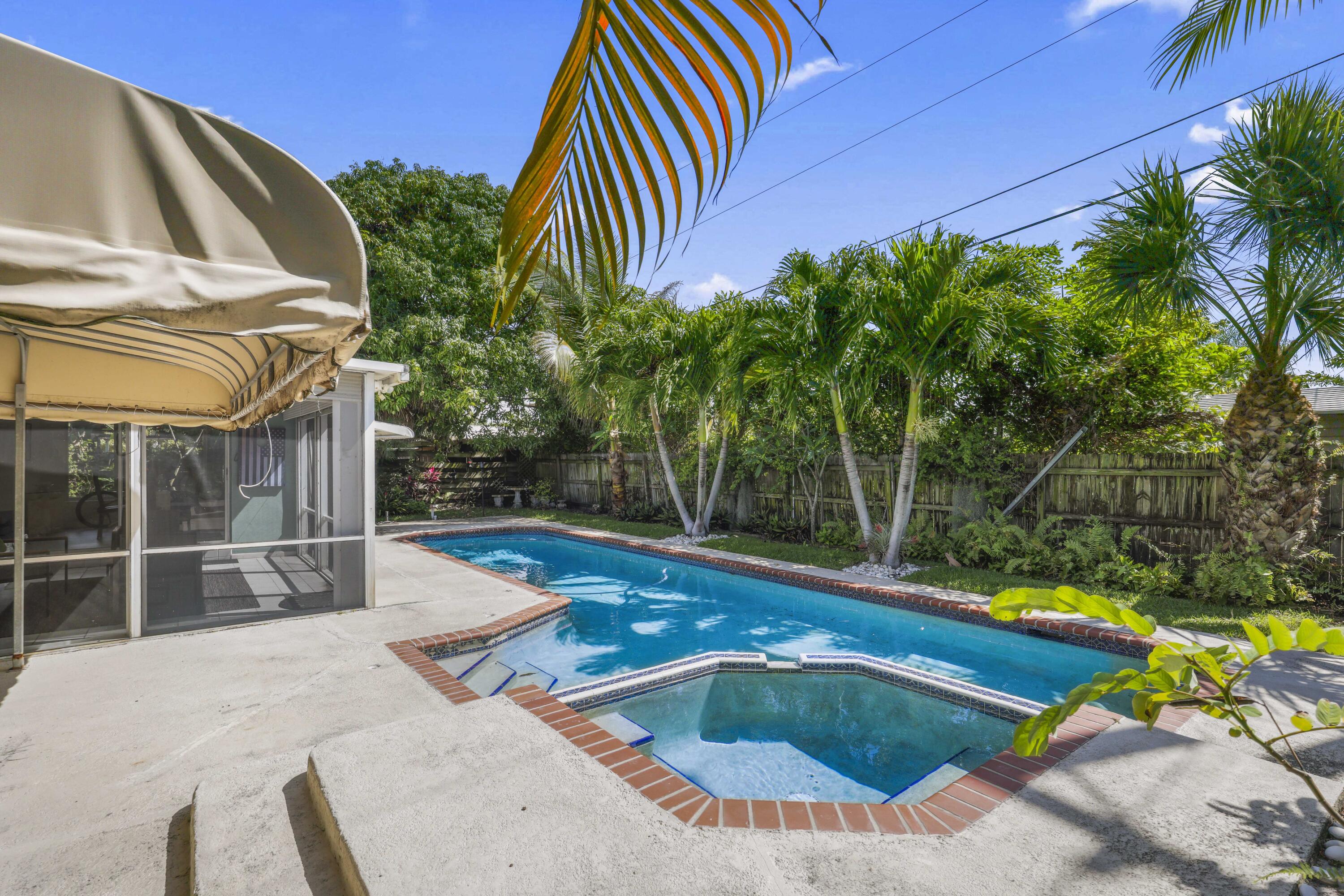 2136 NE 4th Court
