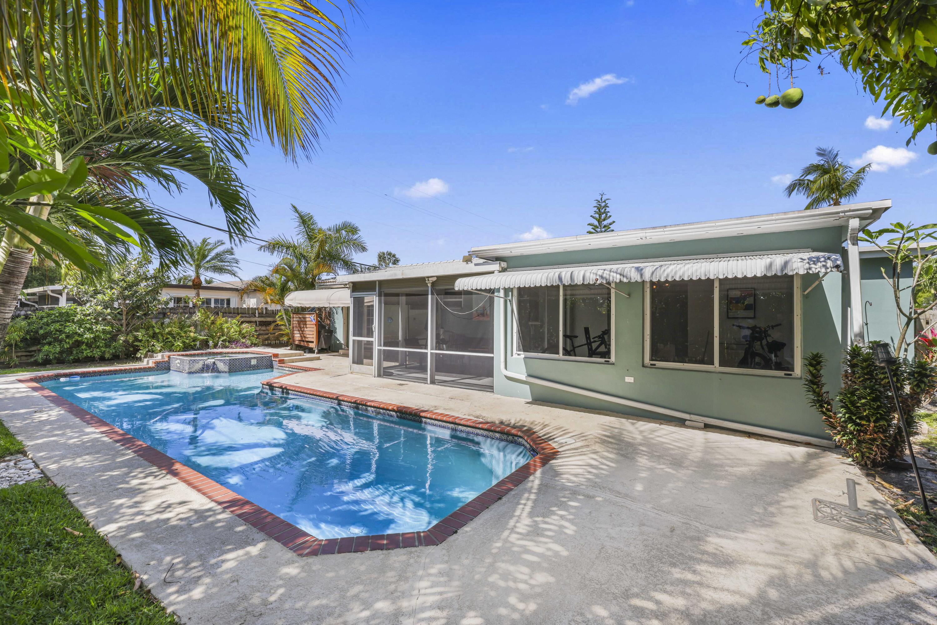 2136 NE 4th Court