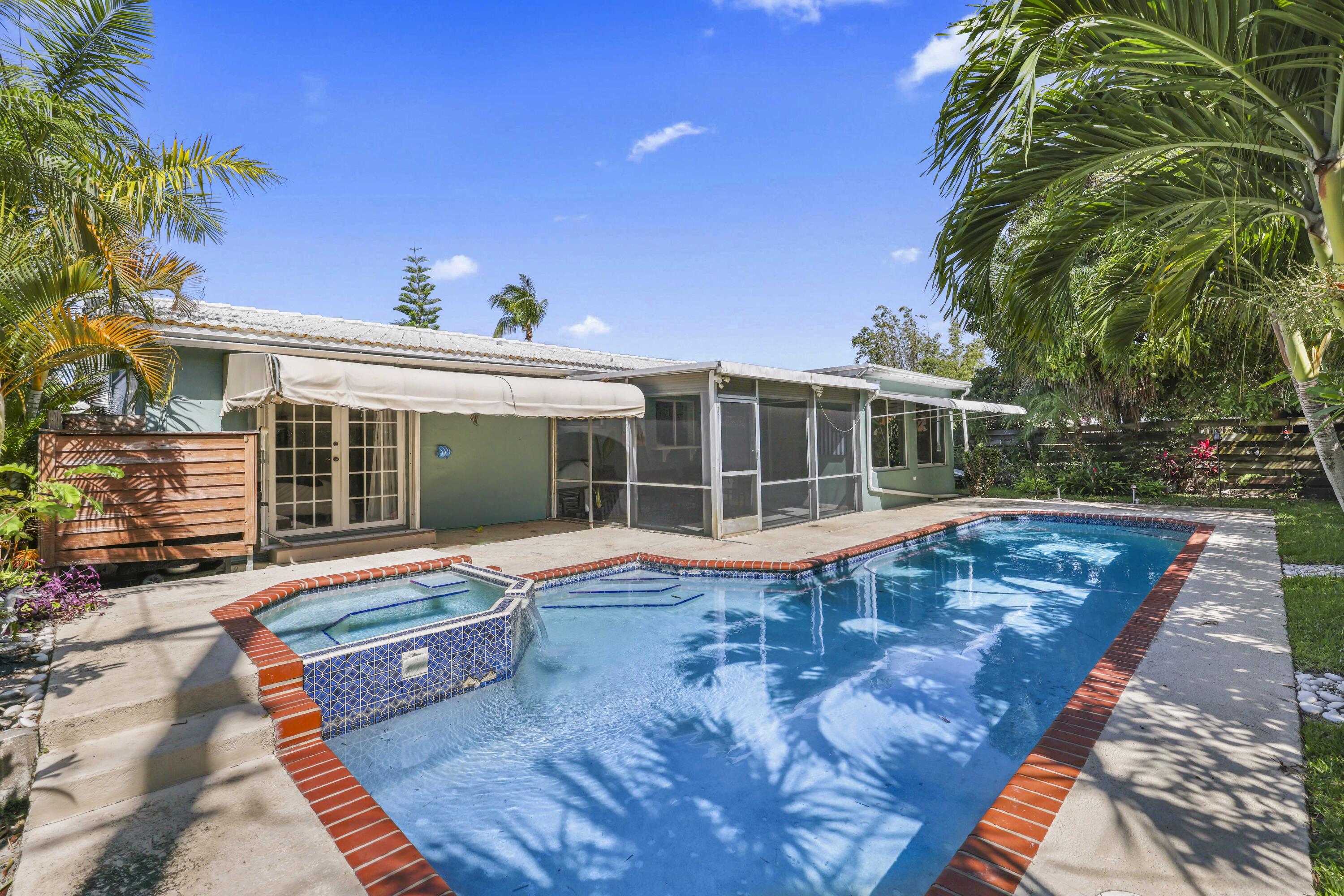 2136 NE 4th Court