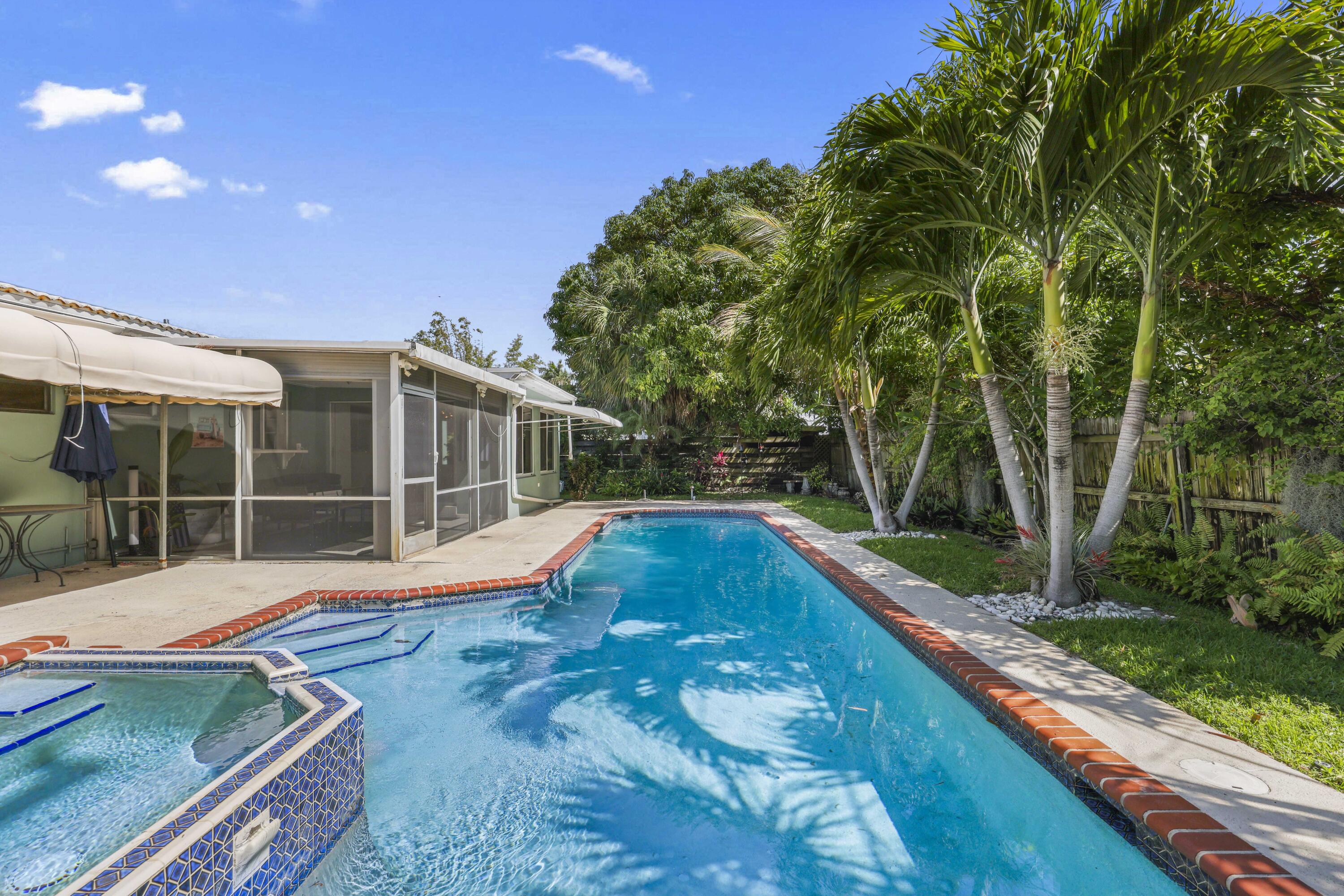 2136 NE 4th Court