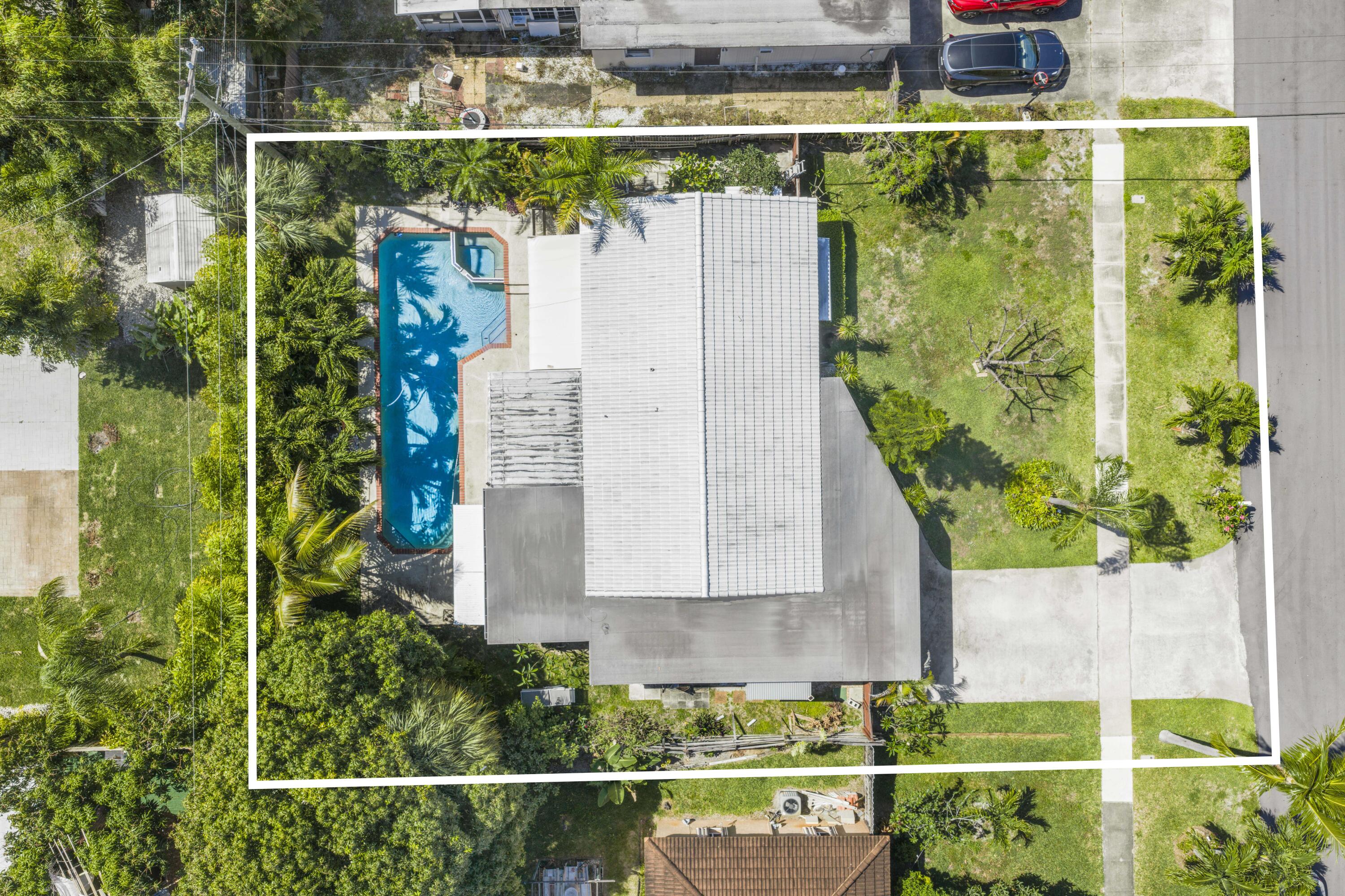 2136 NE 4th Court