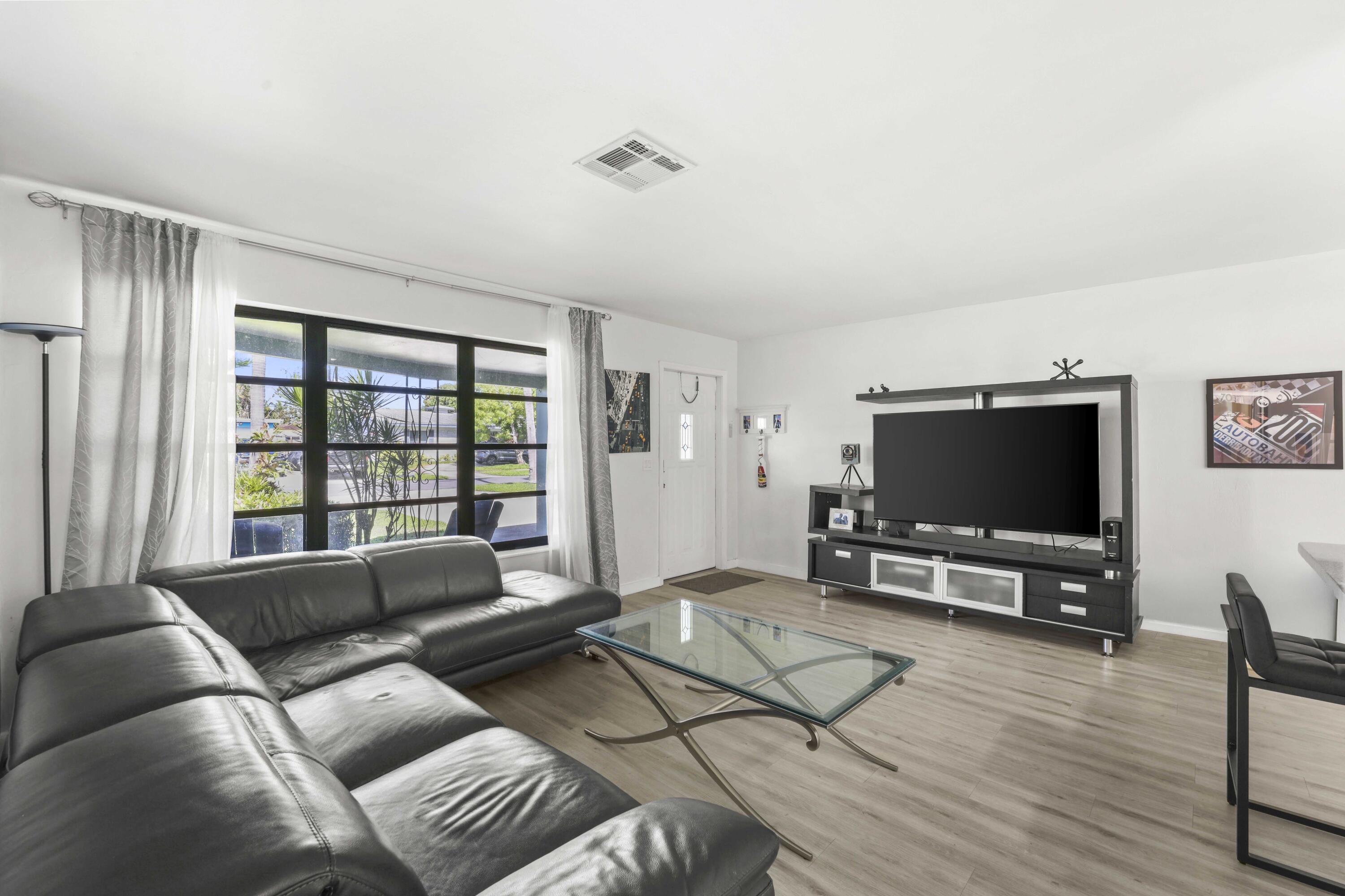 2136 NE 4th Court